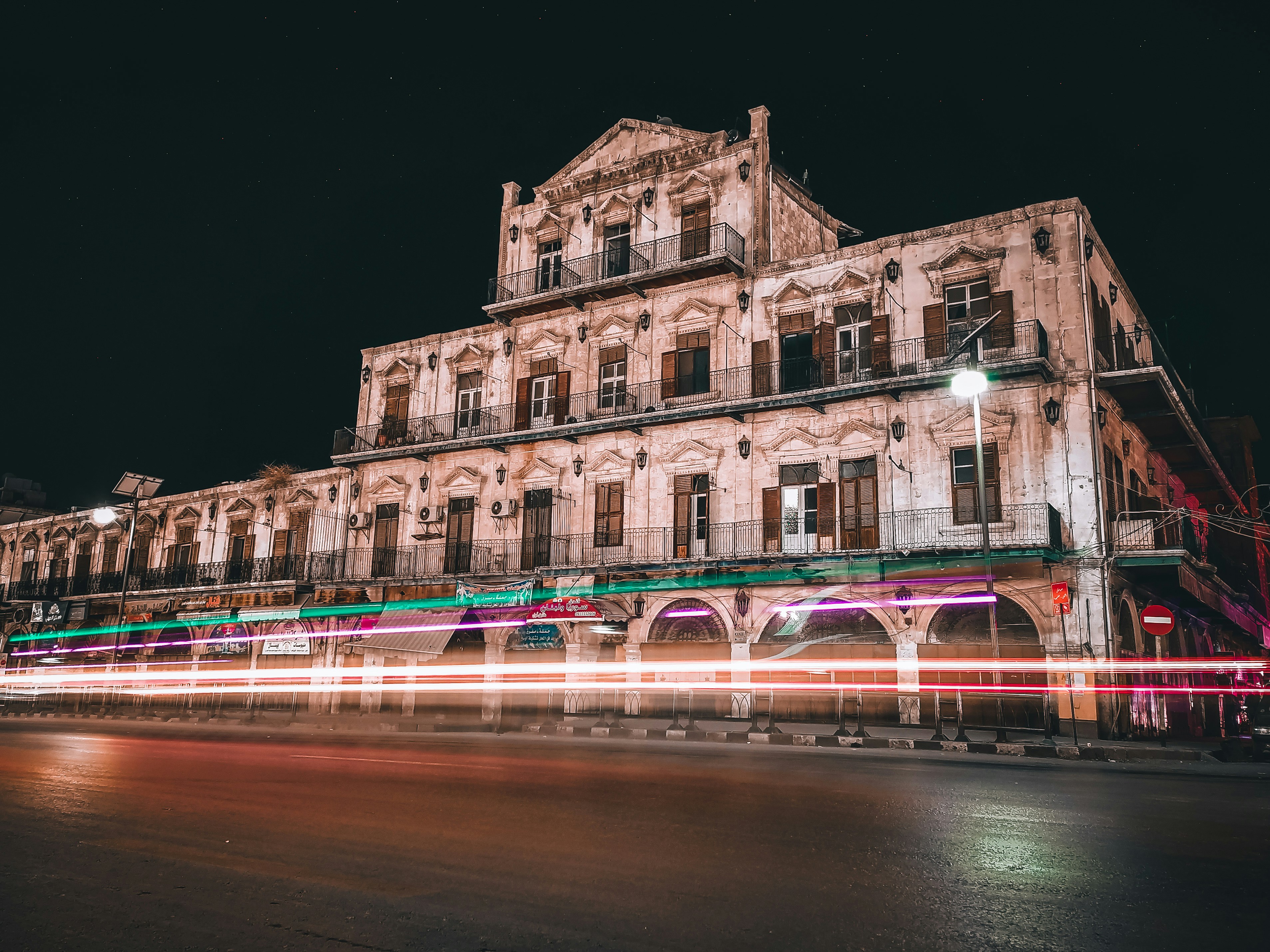 Photo by tareq_kazzaz