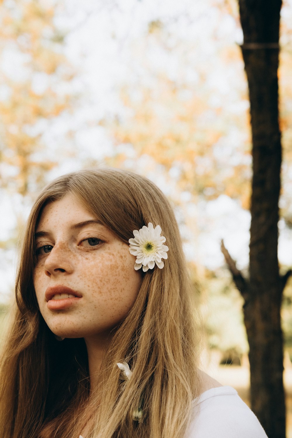 a woman with a flower in her hair