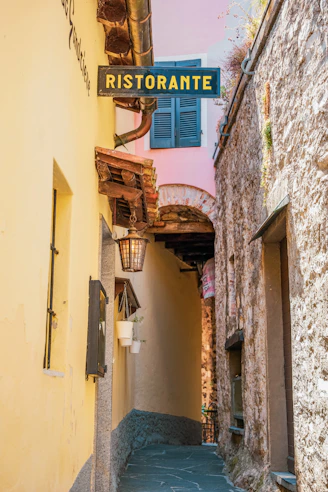 a narrow alley way with a sign