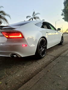 Sedán Rojo Elegante