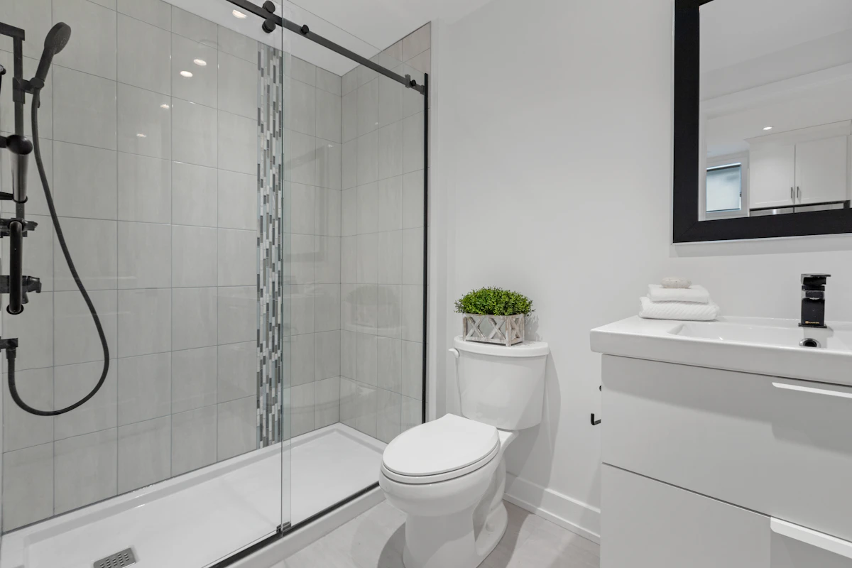 Renewal Reminders for Plumbing Companies: 4 Tools, 2026