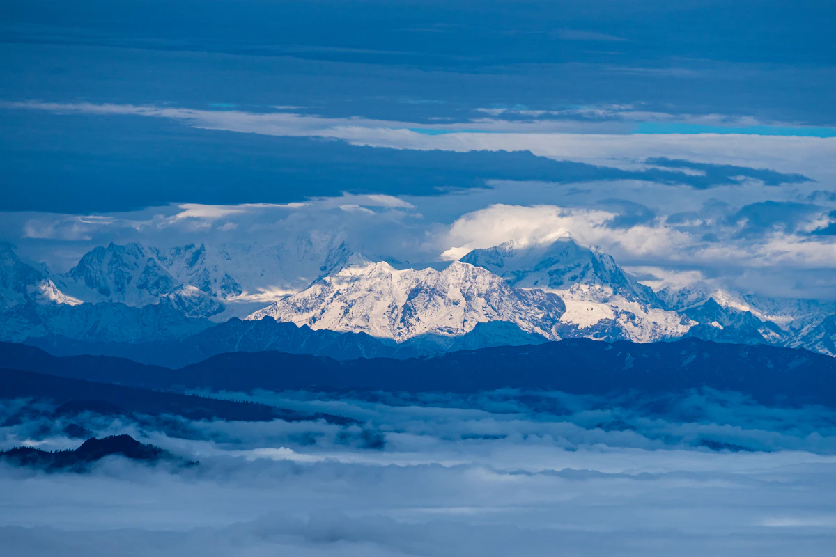 峨眉山雪山云海