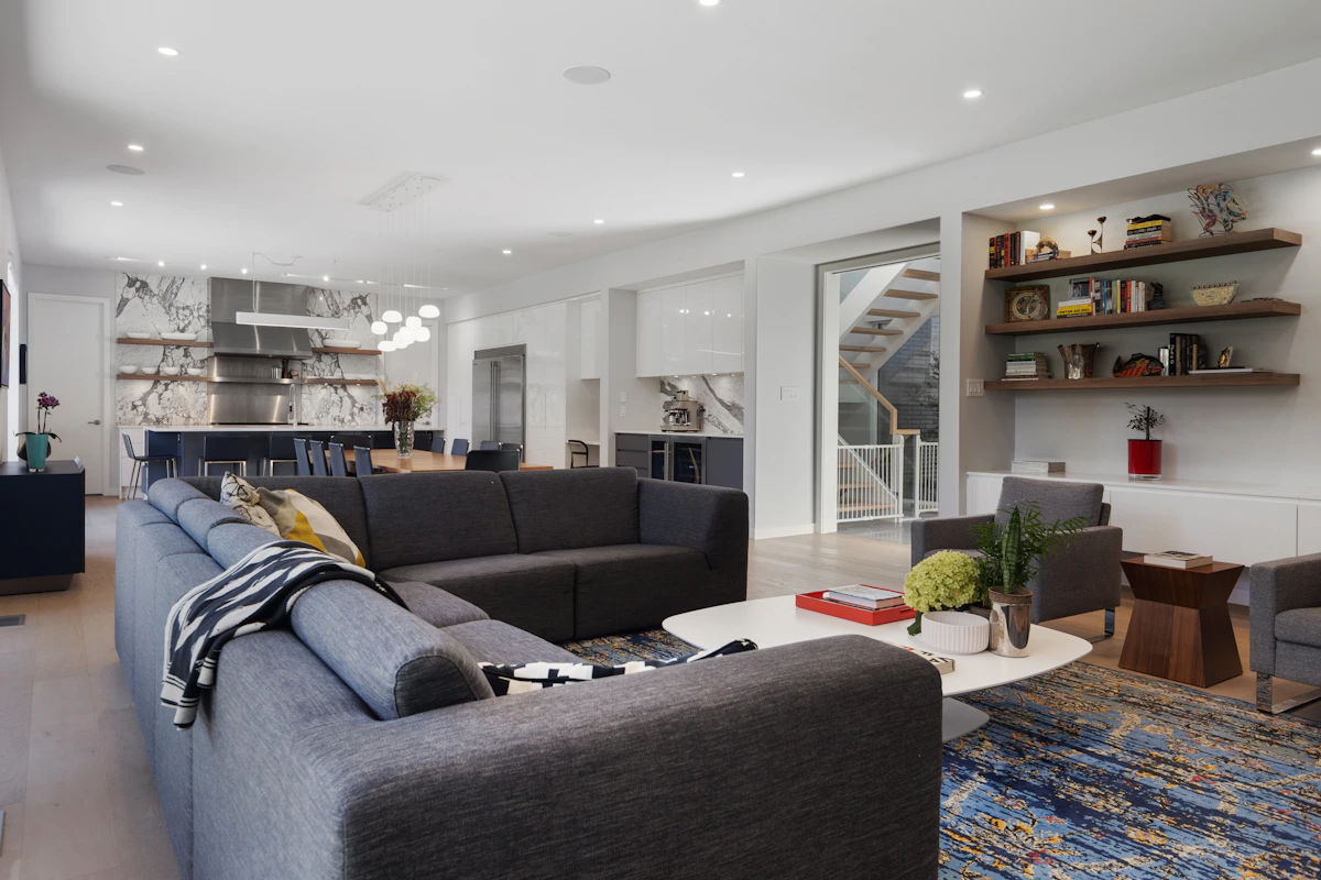 Intérieur contemporain valorisé pour la vente d’un bien immobilier