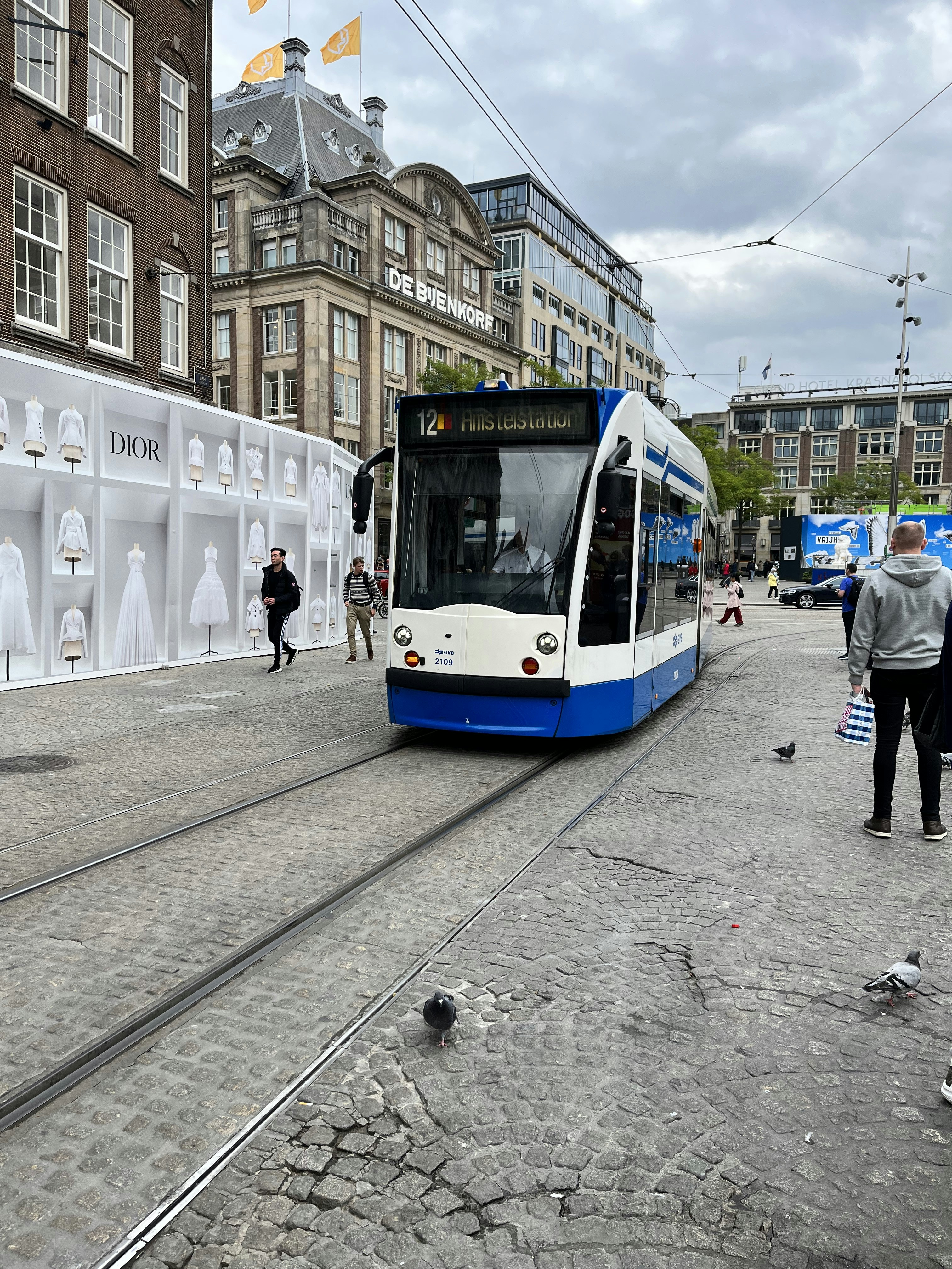Un autobús en una calle