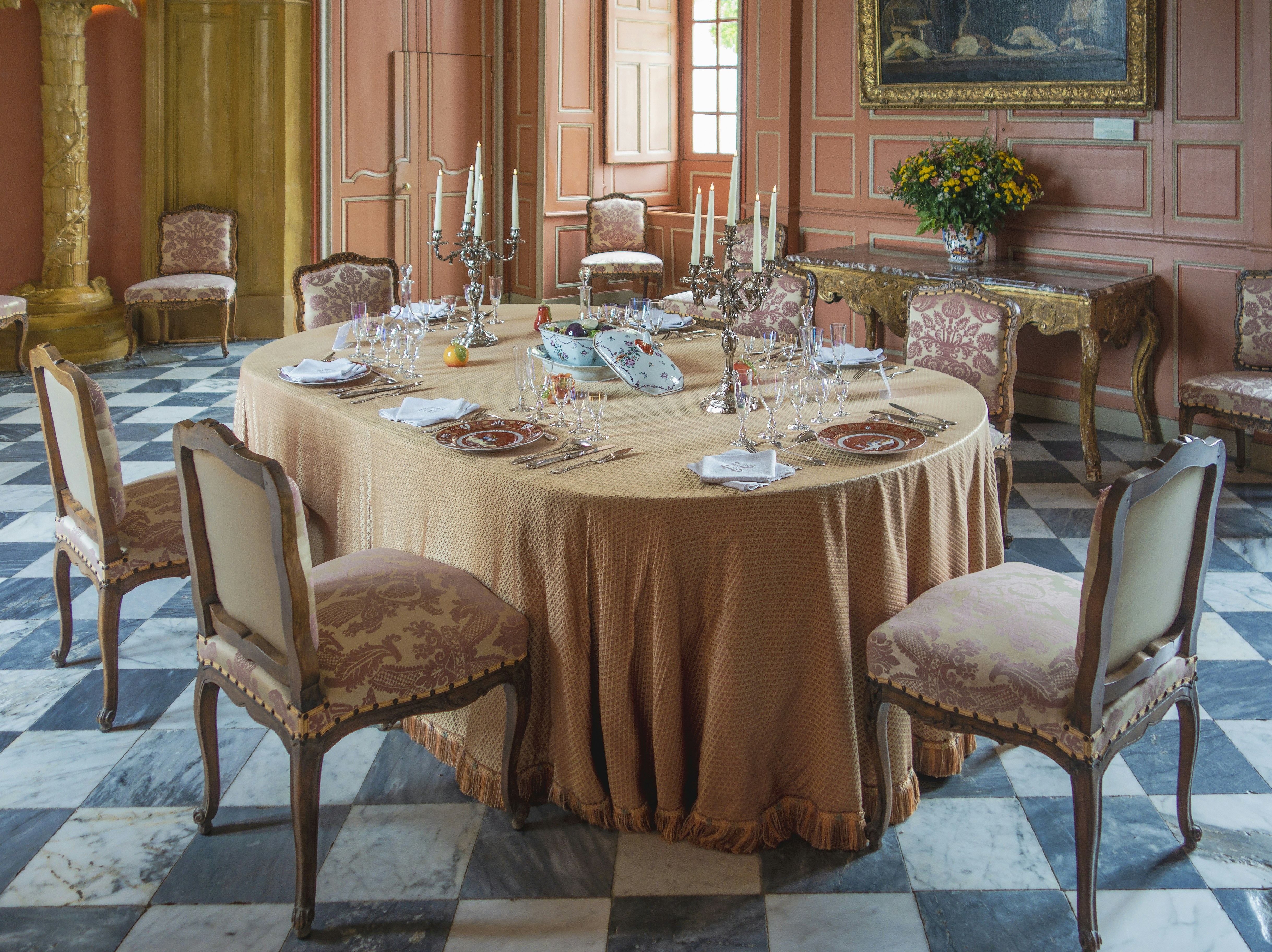 mediterranean dining room, wallpaper, Mediterranean Dining Rooms: Stylish & Pet-Friendly 6