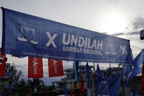 A banner showcasing the Dosen Berserikat logo.