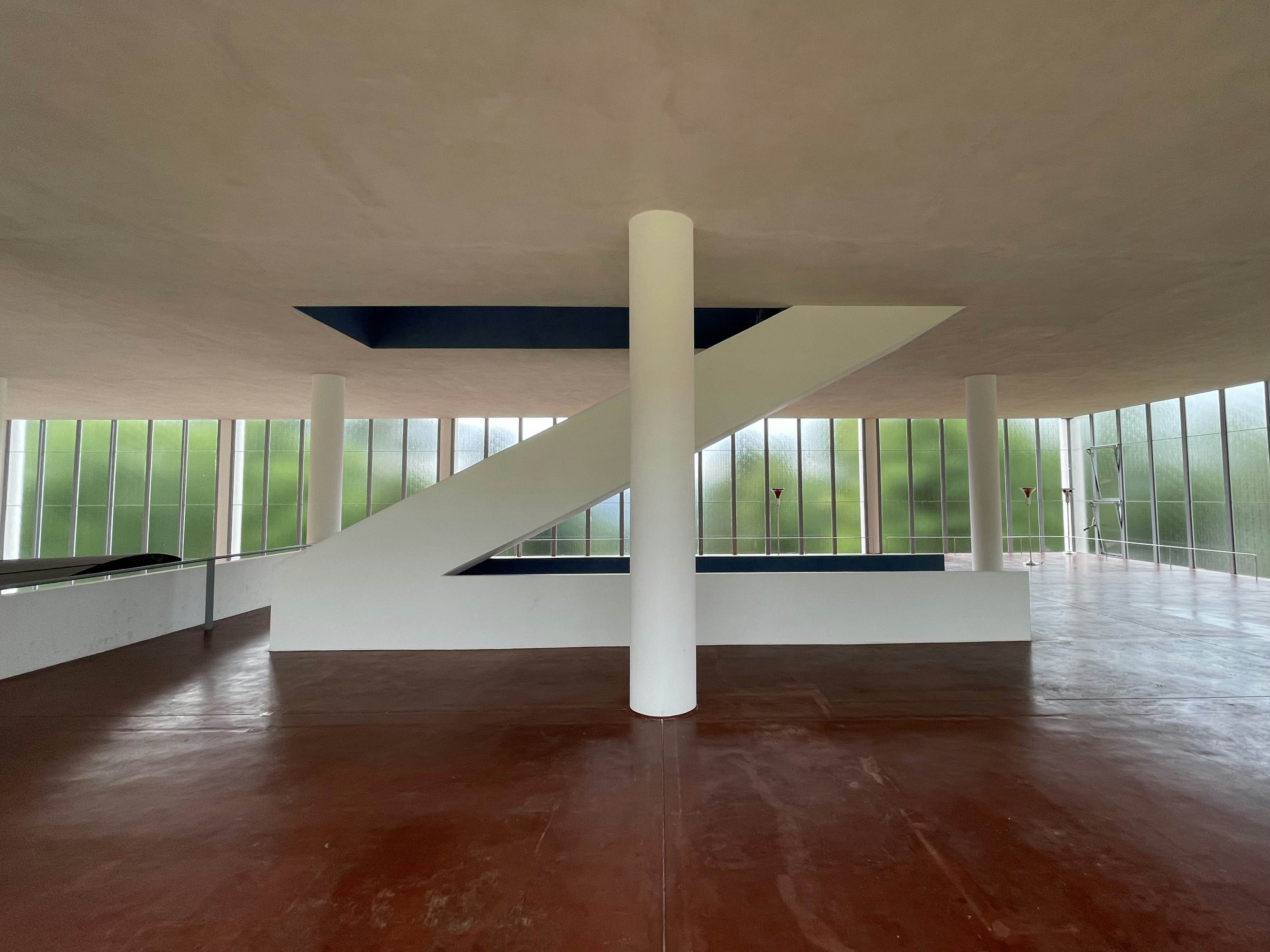 gray computer monitor