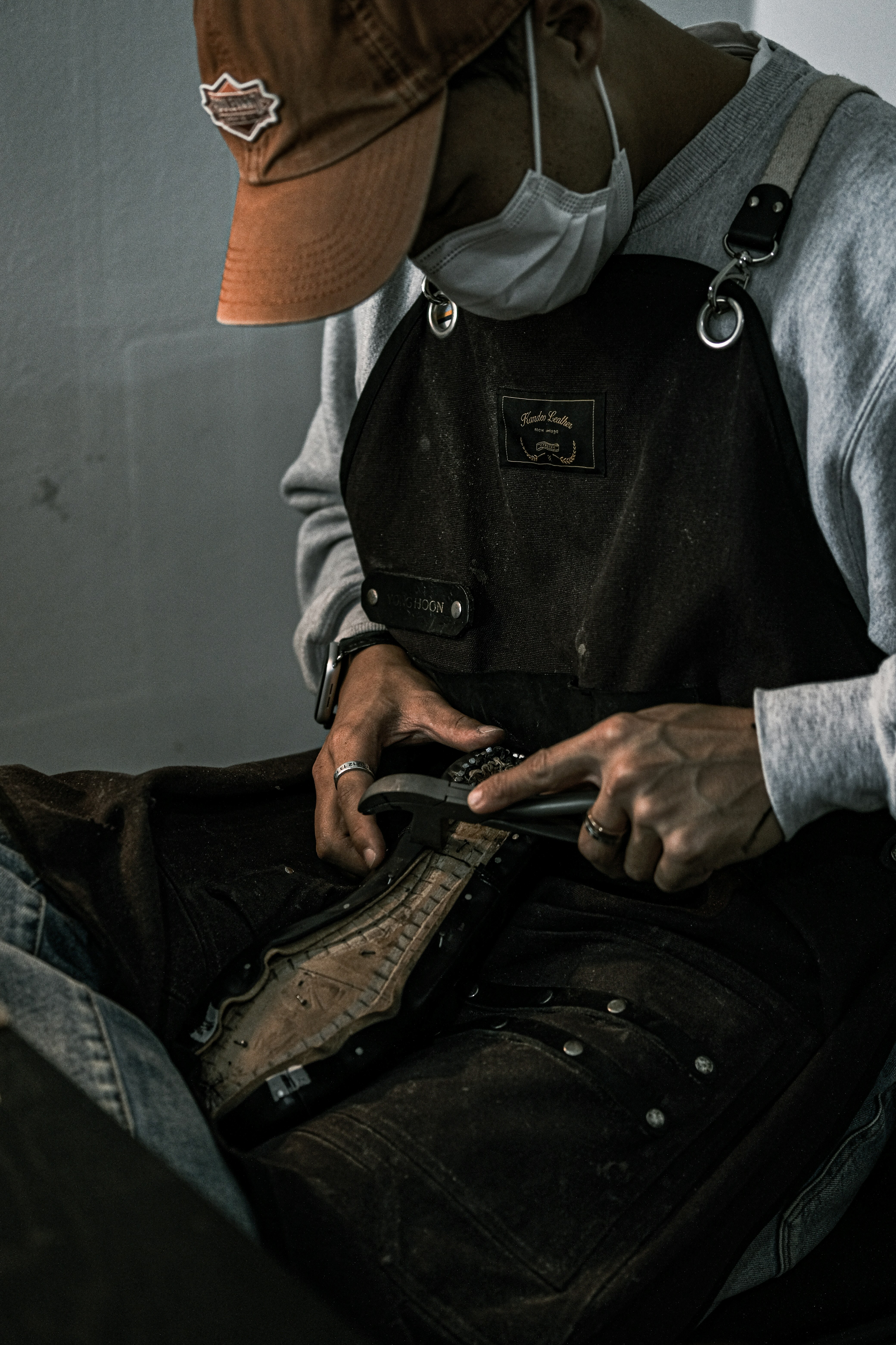 헤링본 코트 유행 안 타는 클래식 코디 및 관리법 이미지1