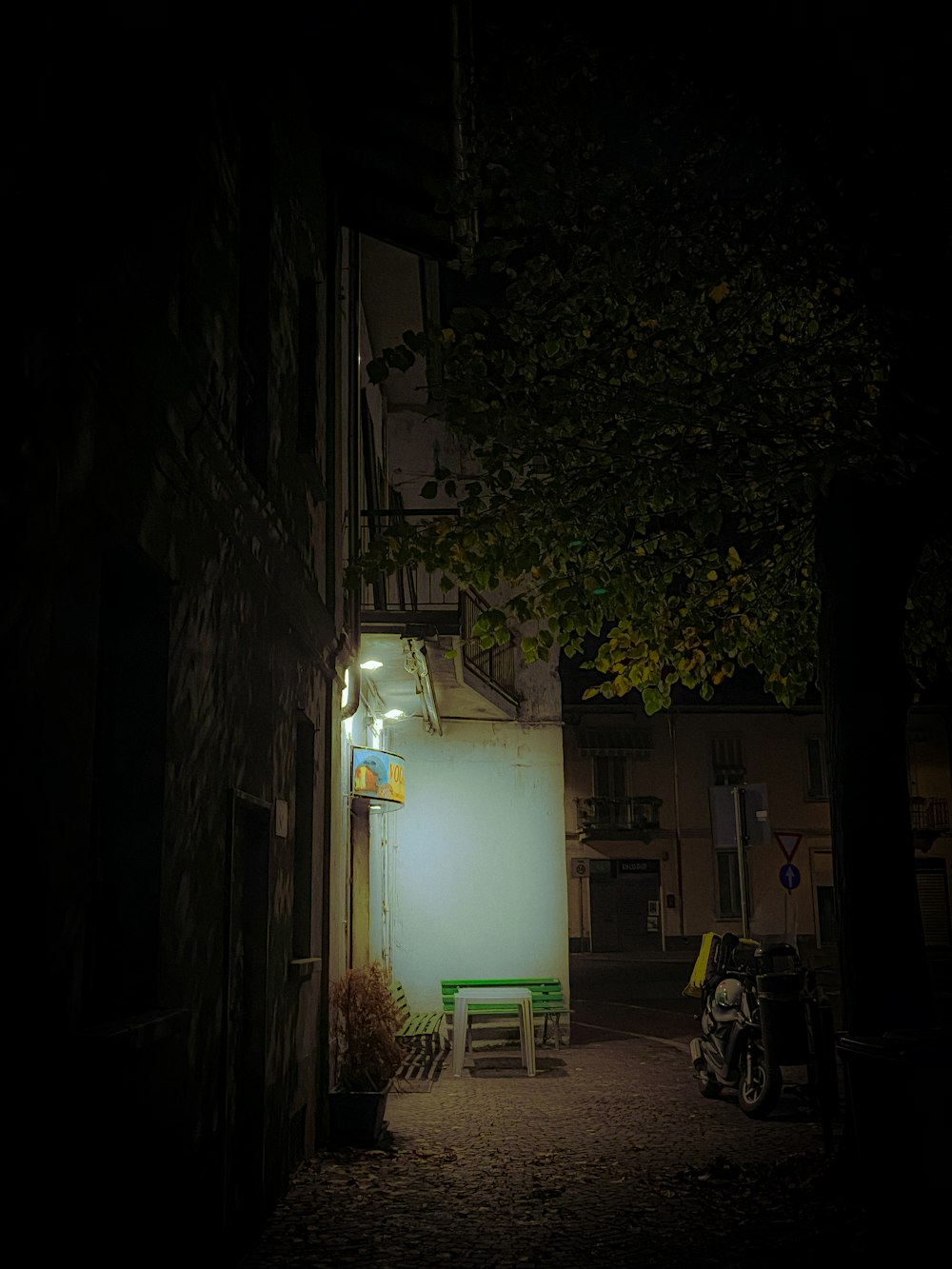 a small alleyway with a bench