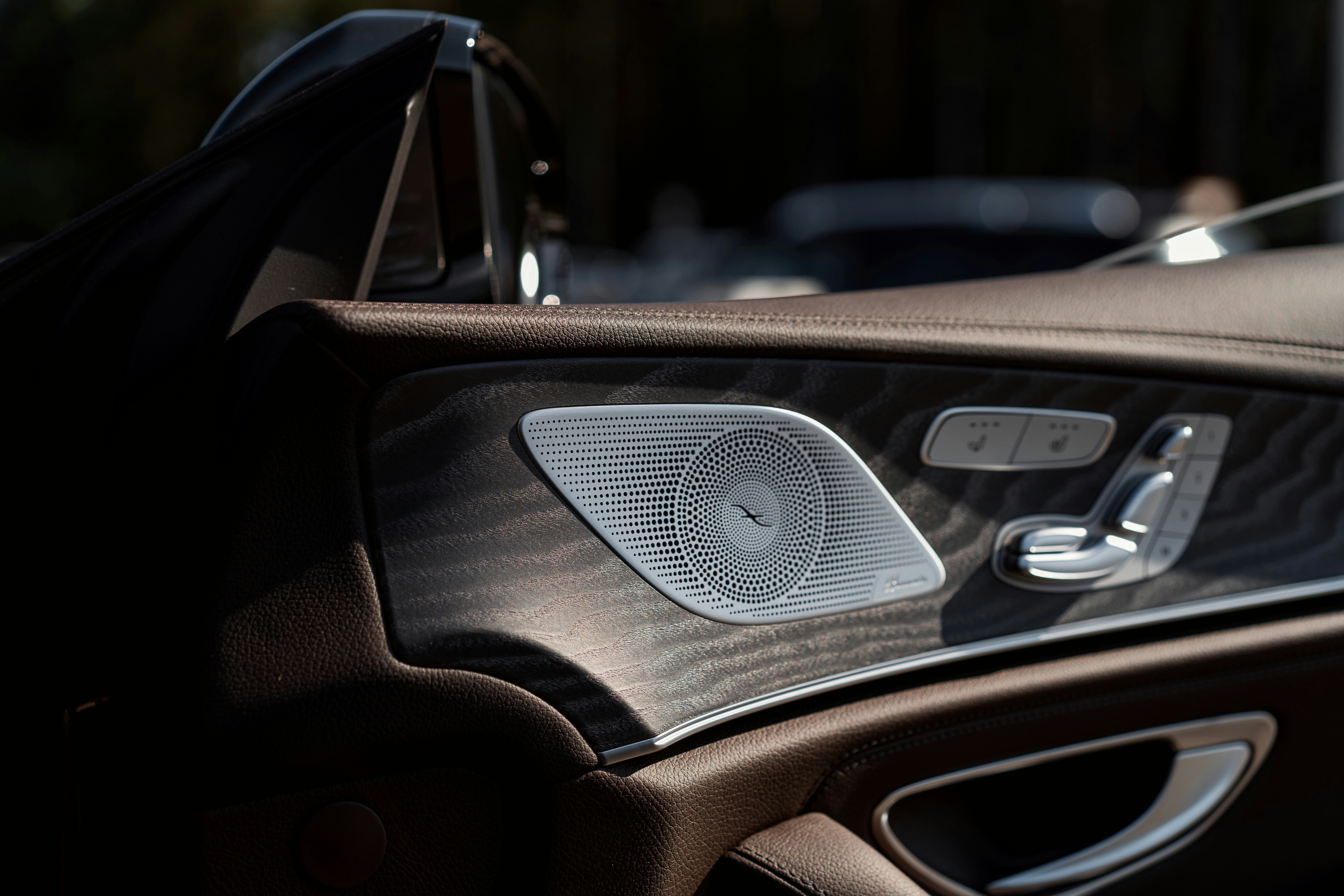 a close up of a steering wheel