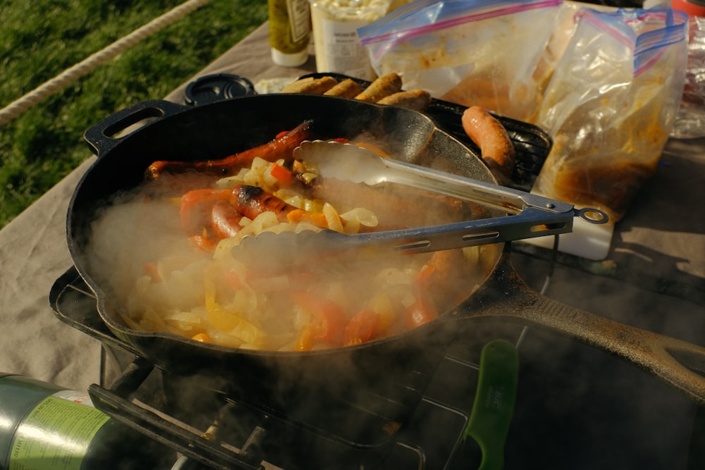 eine Pfanne mit Essen