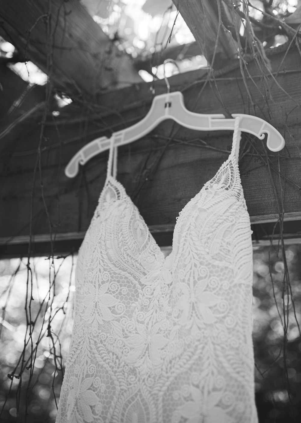 Un vestido blanco en un swinger