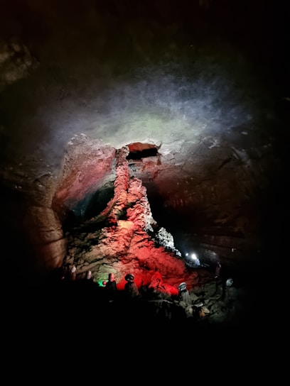 Interactive 3D geophysical diorama showing subsurface geological structures.