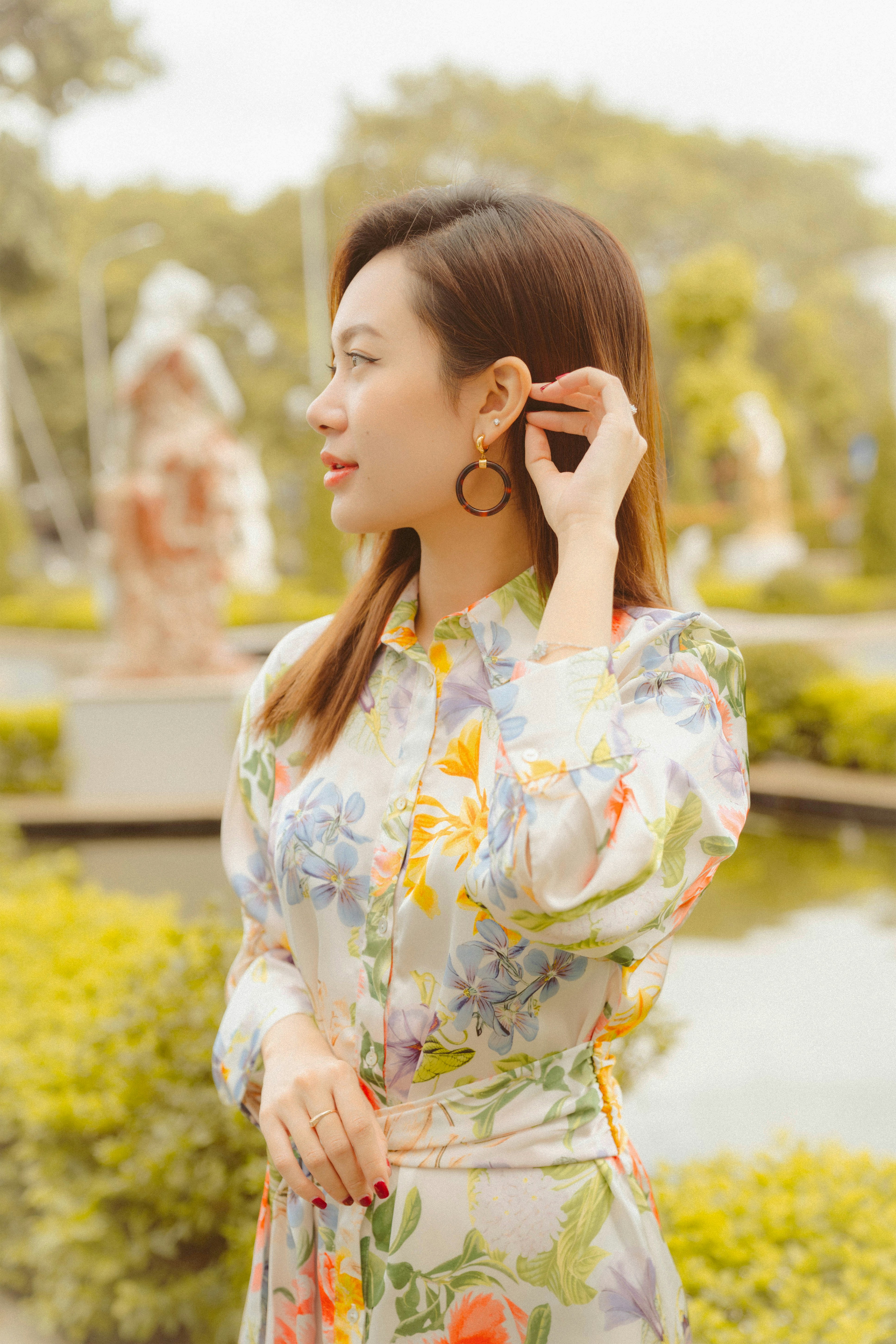 elegant midi dress garden, wallpaper, Casual Women Wedding Guest Outfit Formula: 2024 Guide 3