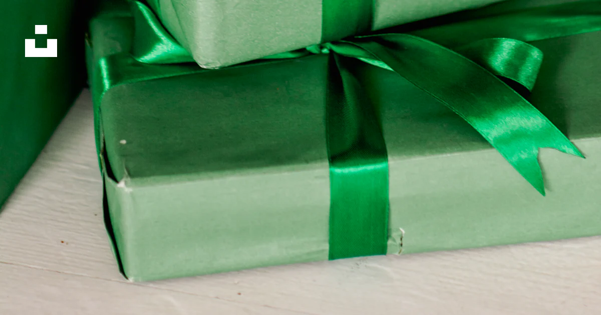 A green wrapped gift wrapped in a green wrapper photo – Free Gift Image ...