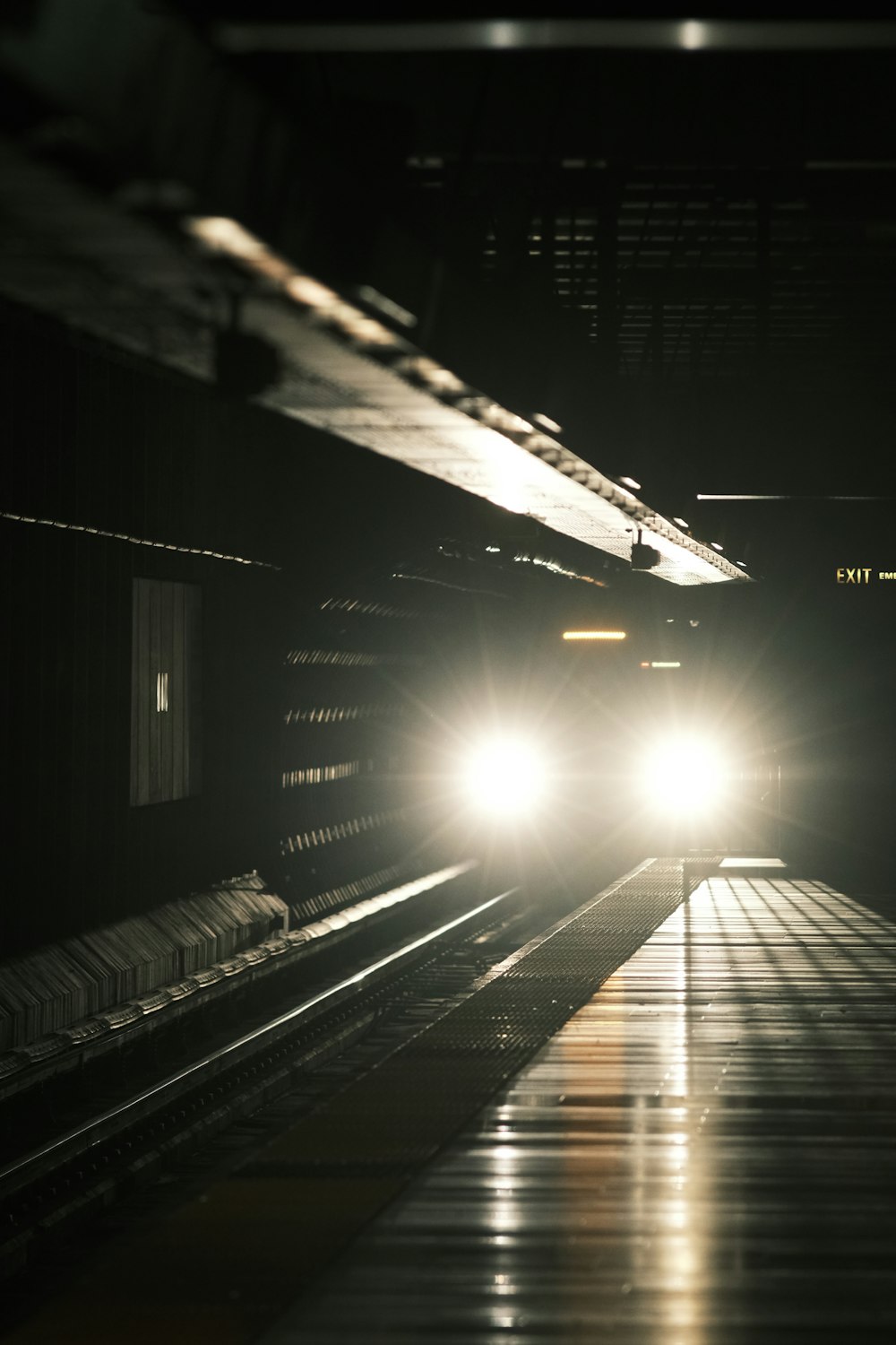 a light shining on a wall