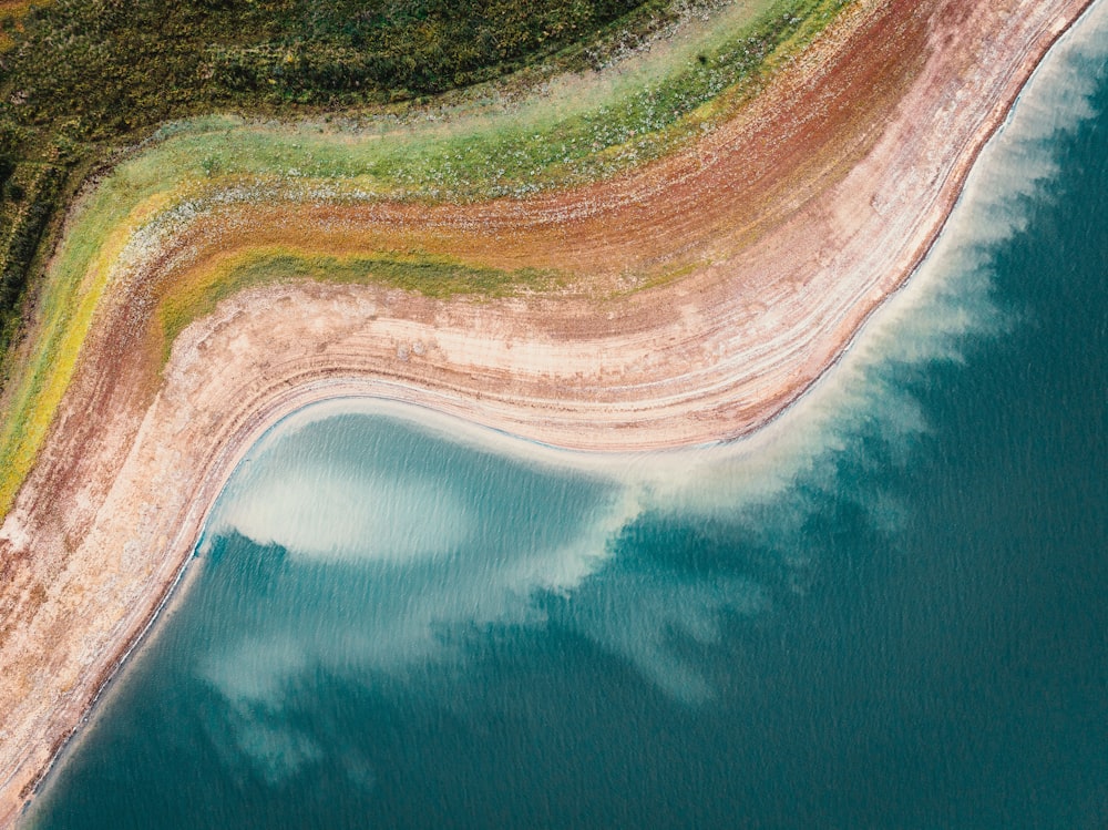 a river flowing through a grassy area