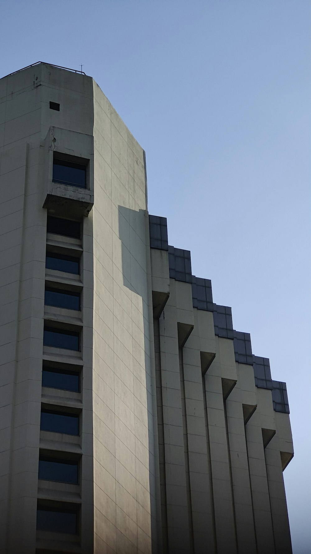 a tall building with windows