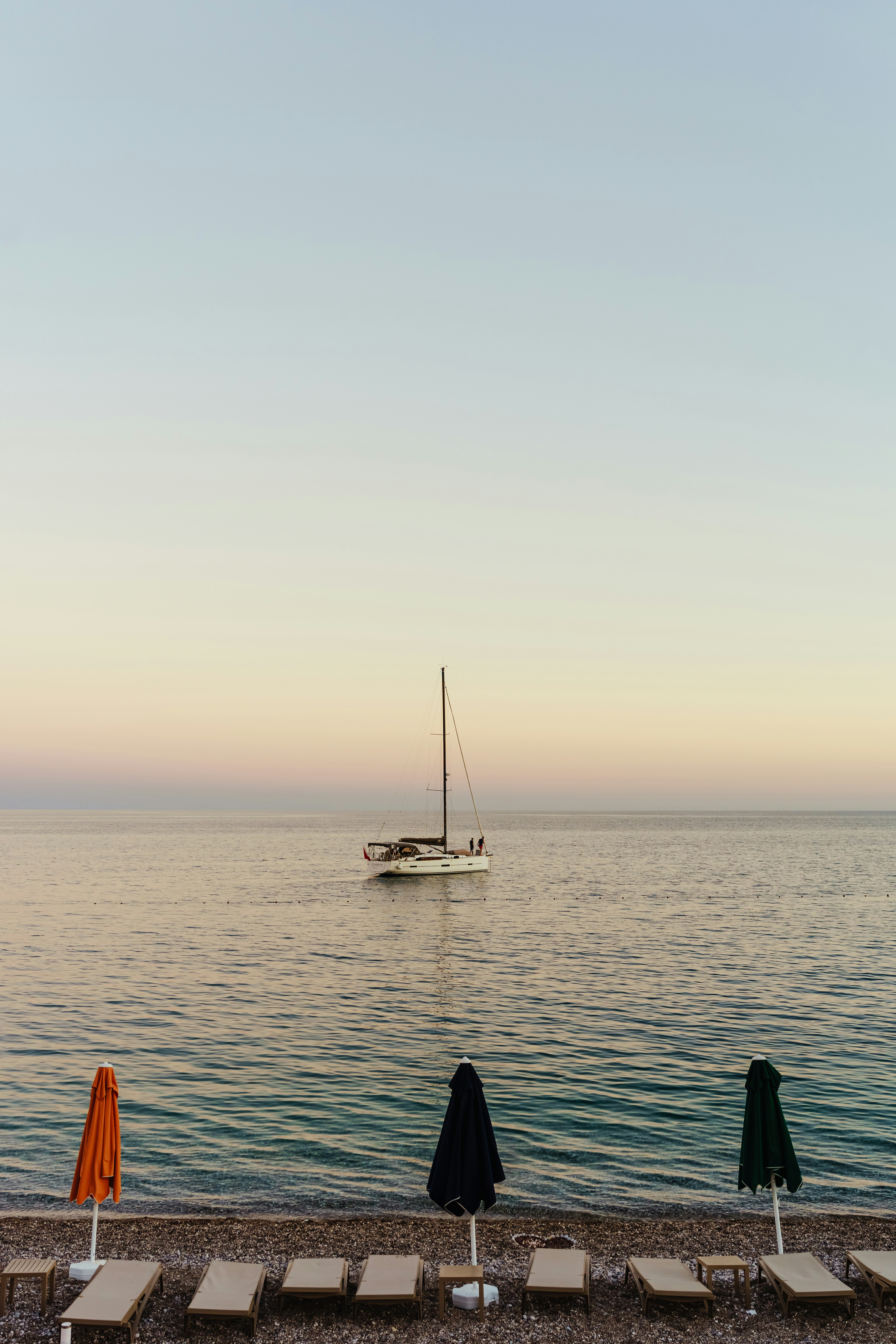 Photo by igorharrier