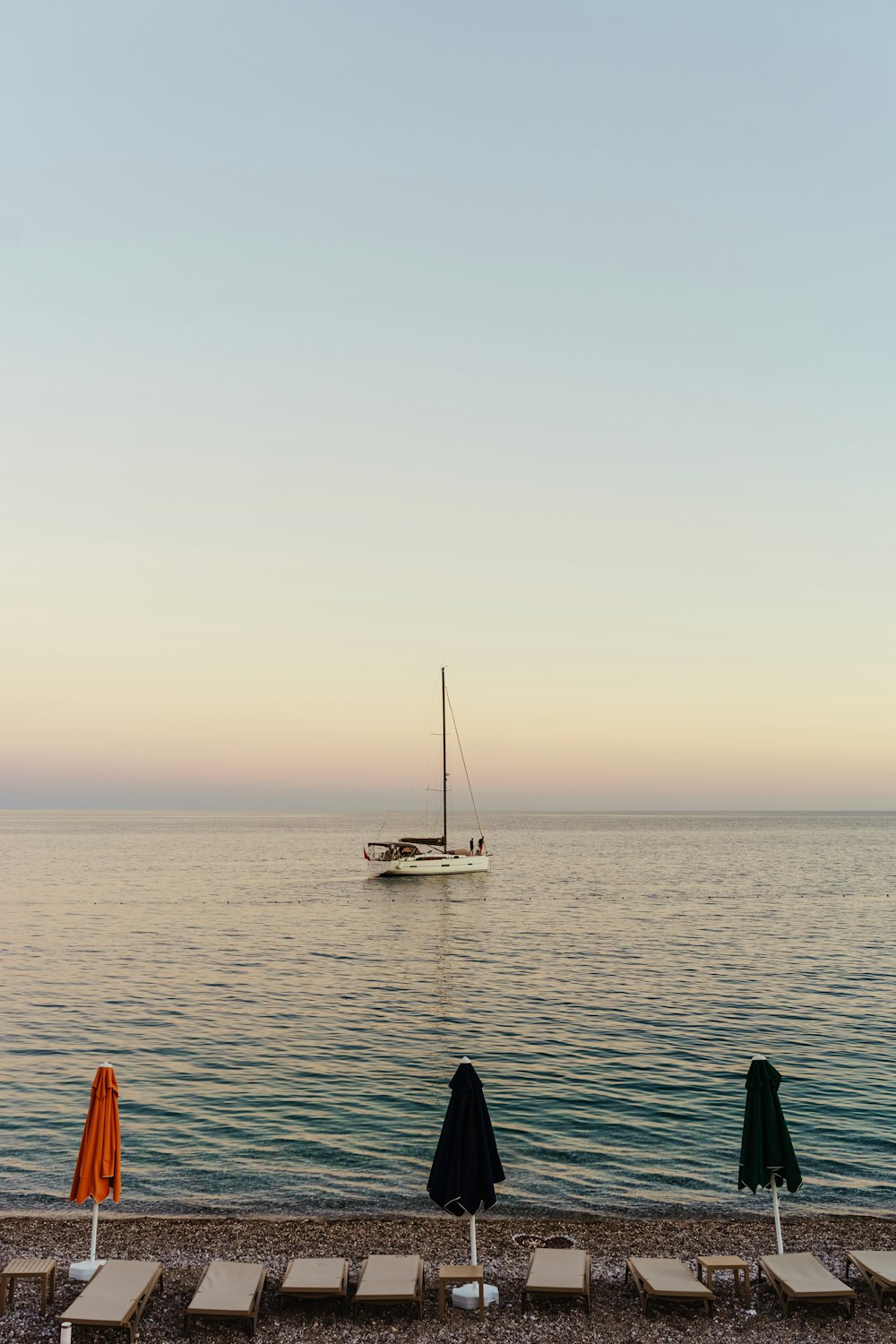 Un barco en el agua