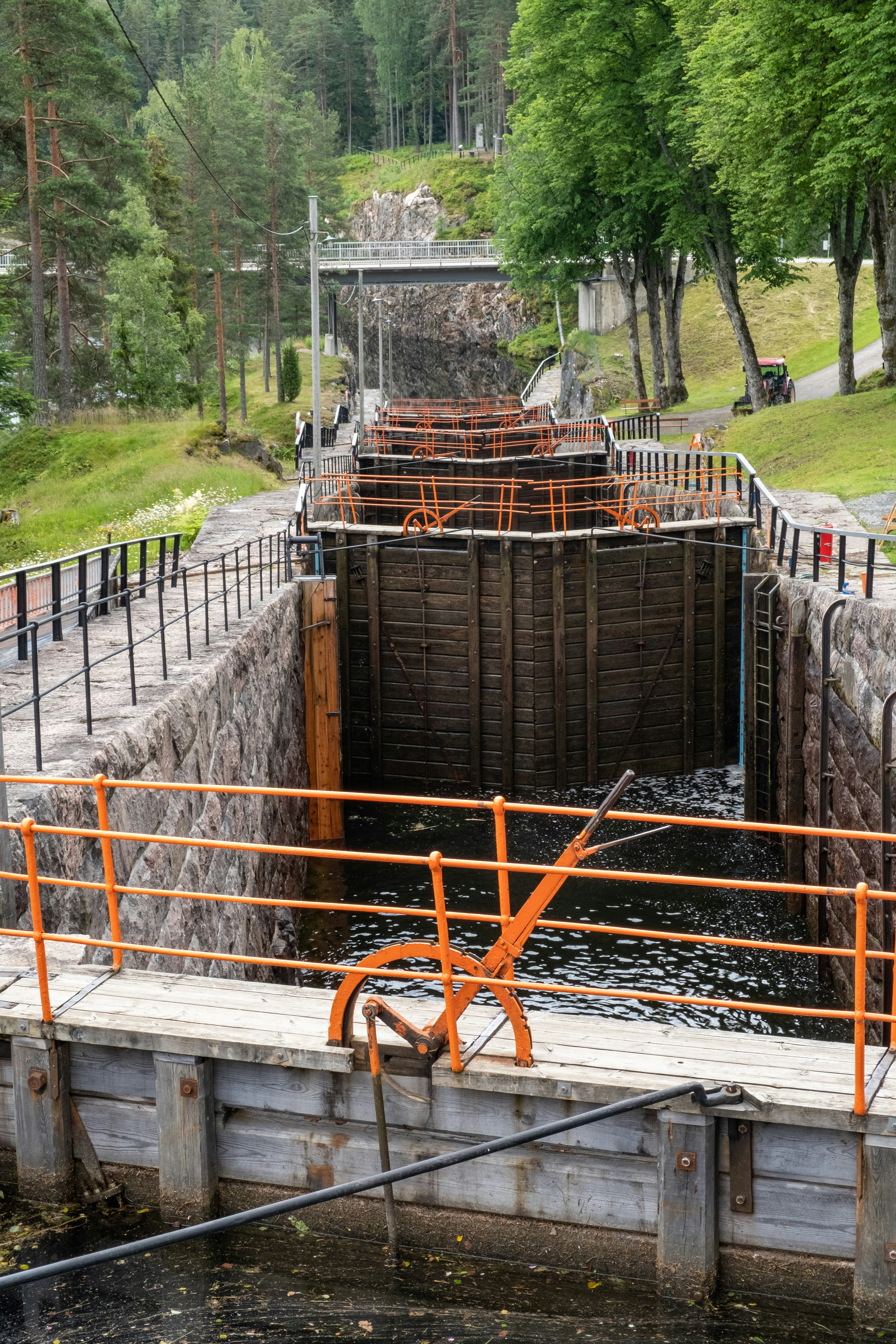 クレーンのある建設現場
