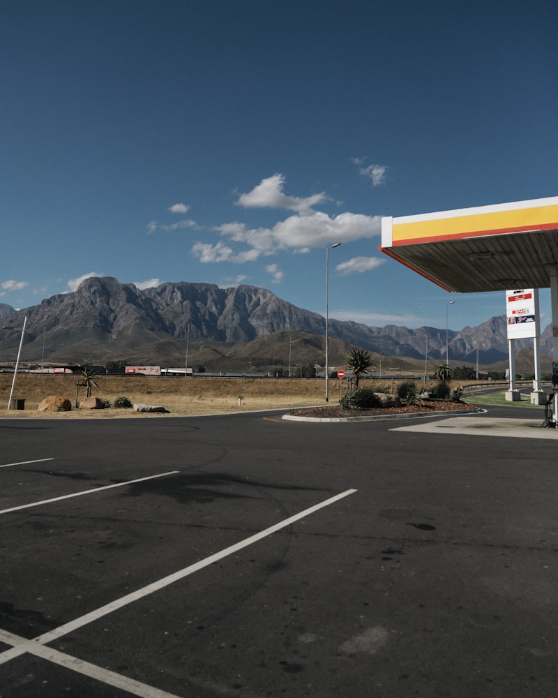 Shell petrol station in Worcester, South Africa with mountains in the background