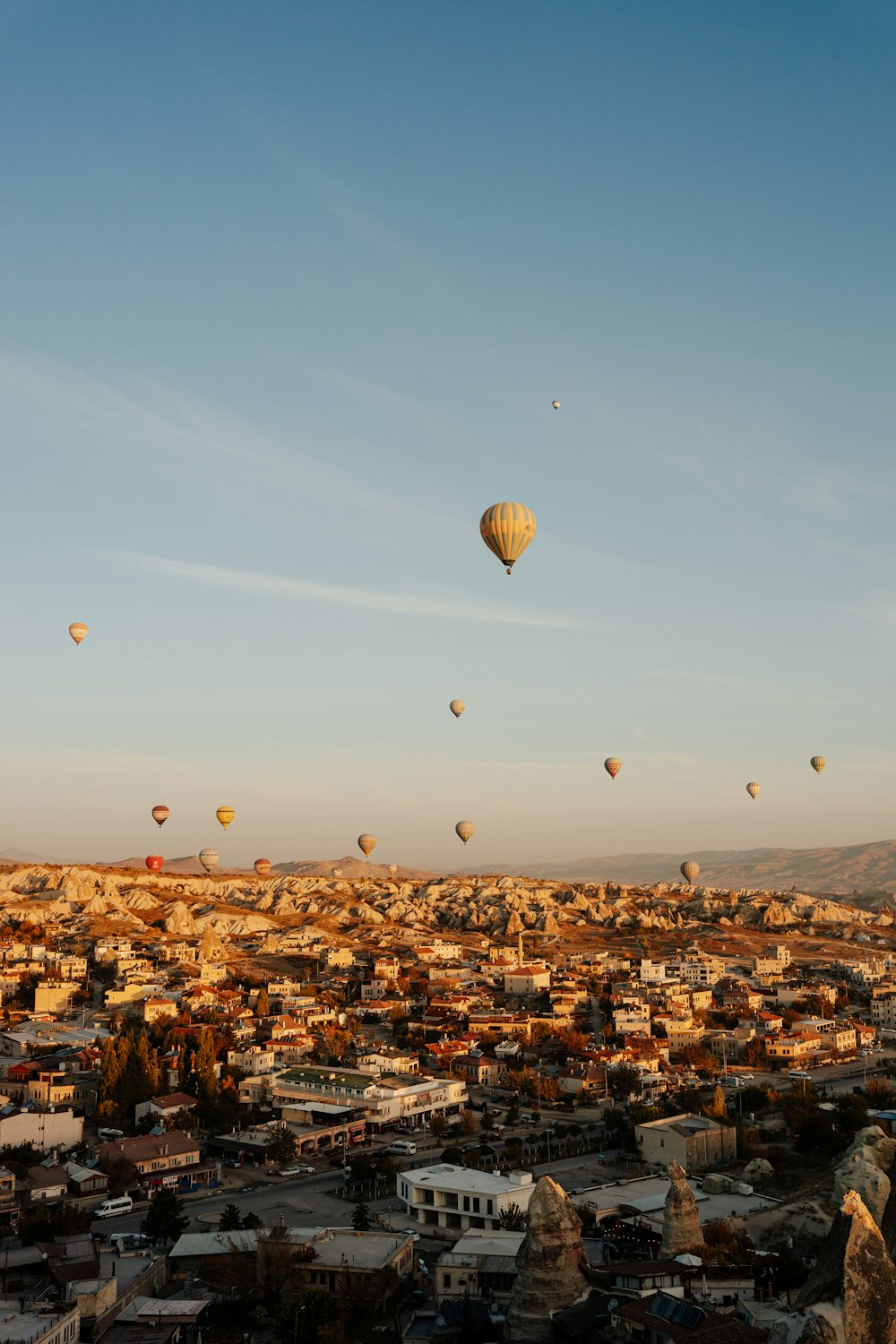 Globos aerostáticos en el cielo