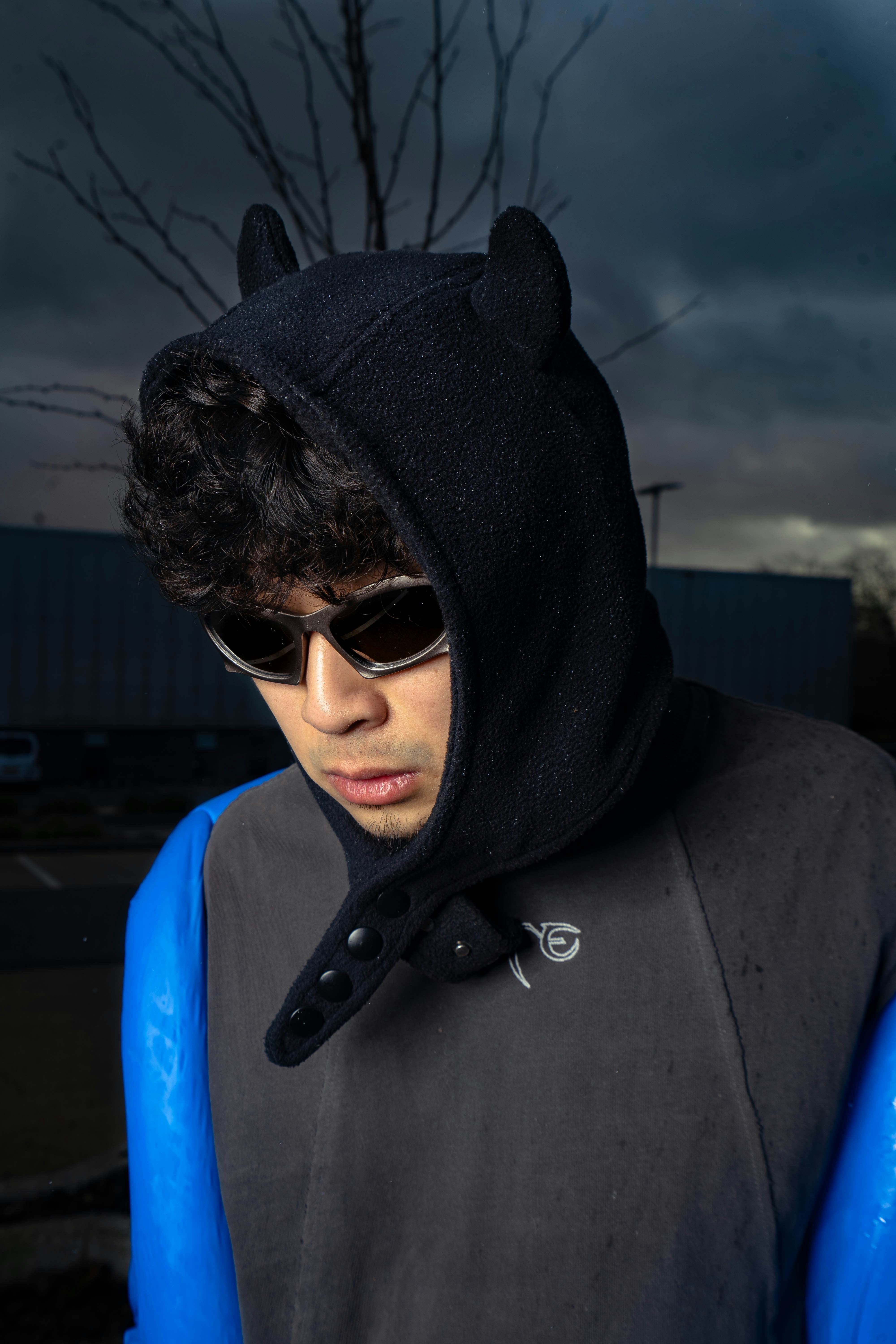 A man wearing a black garment photo – Free Art Image on Unsplash
