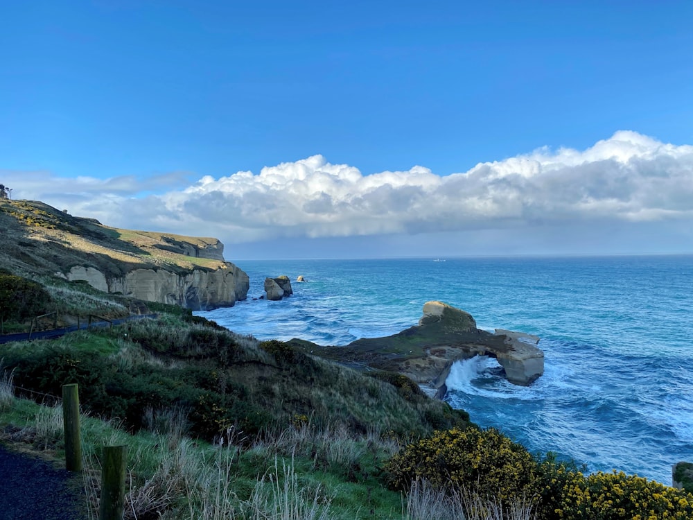 a rocky coast line