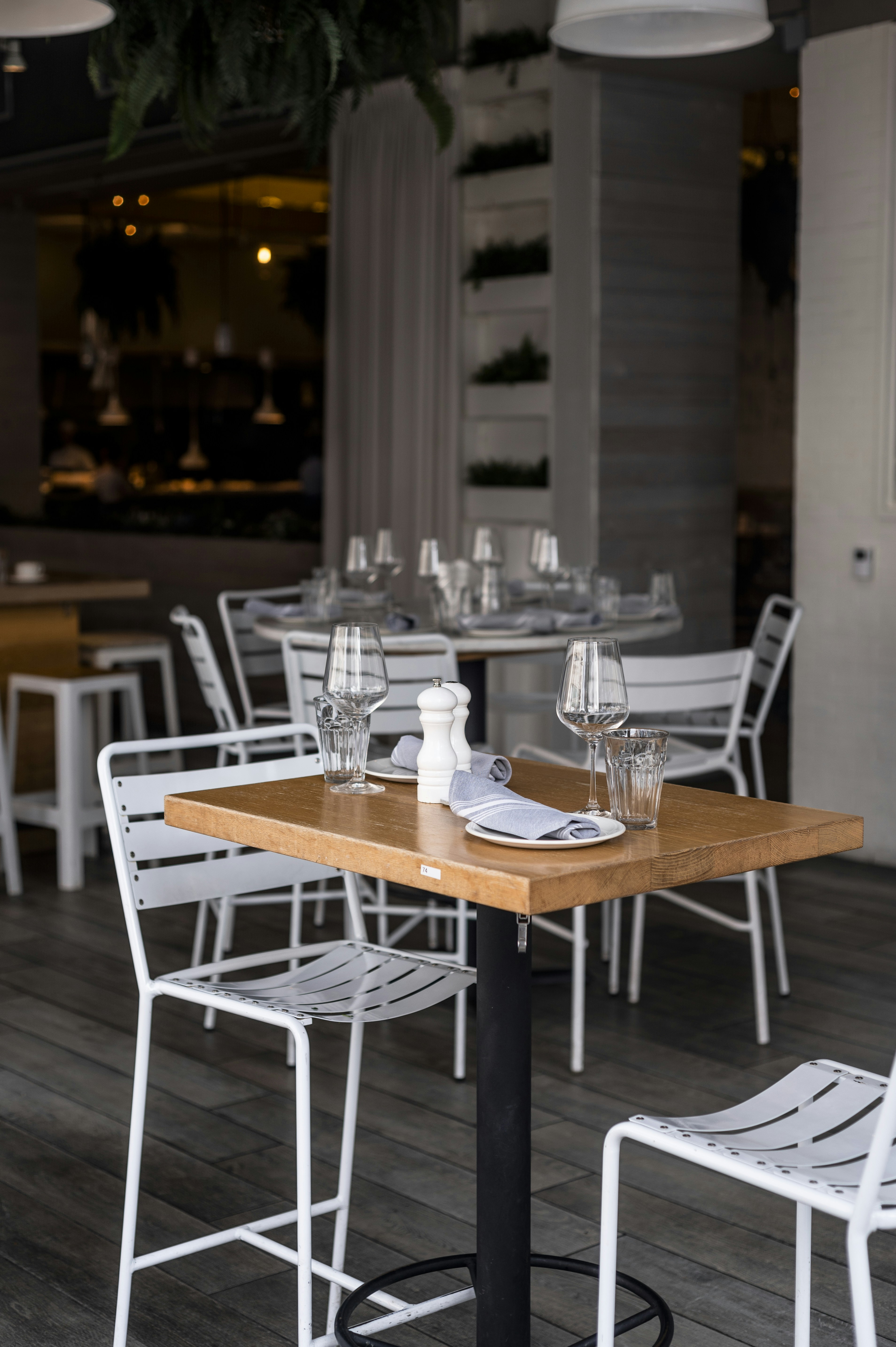 Restaurants & Cafés - Image 1