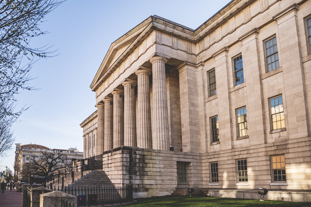 a building with pillars