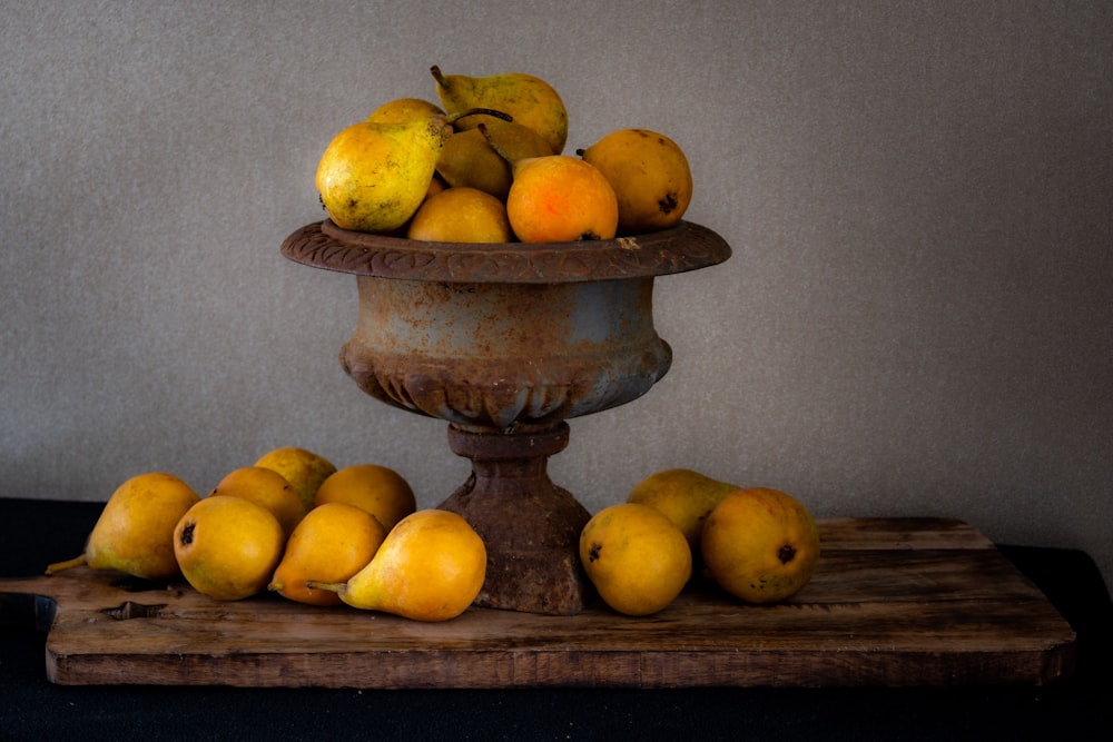 a bowl of lemons