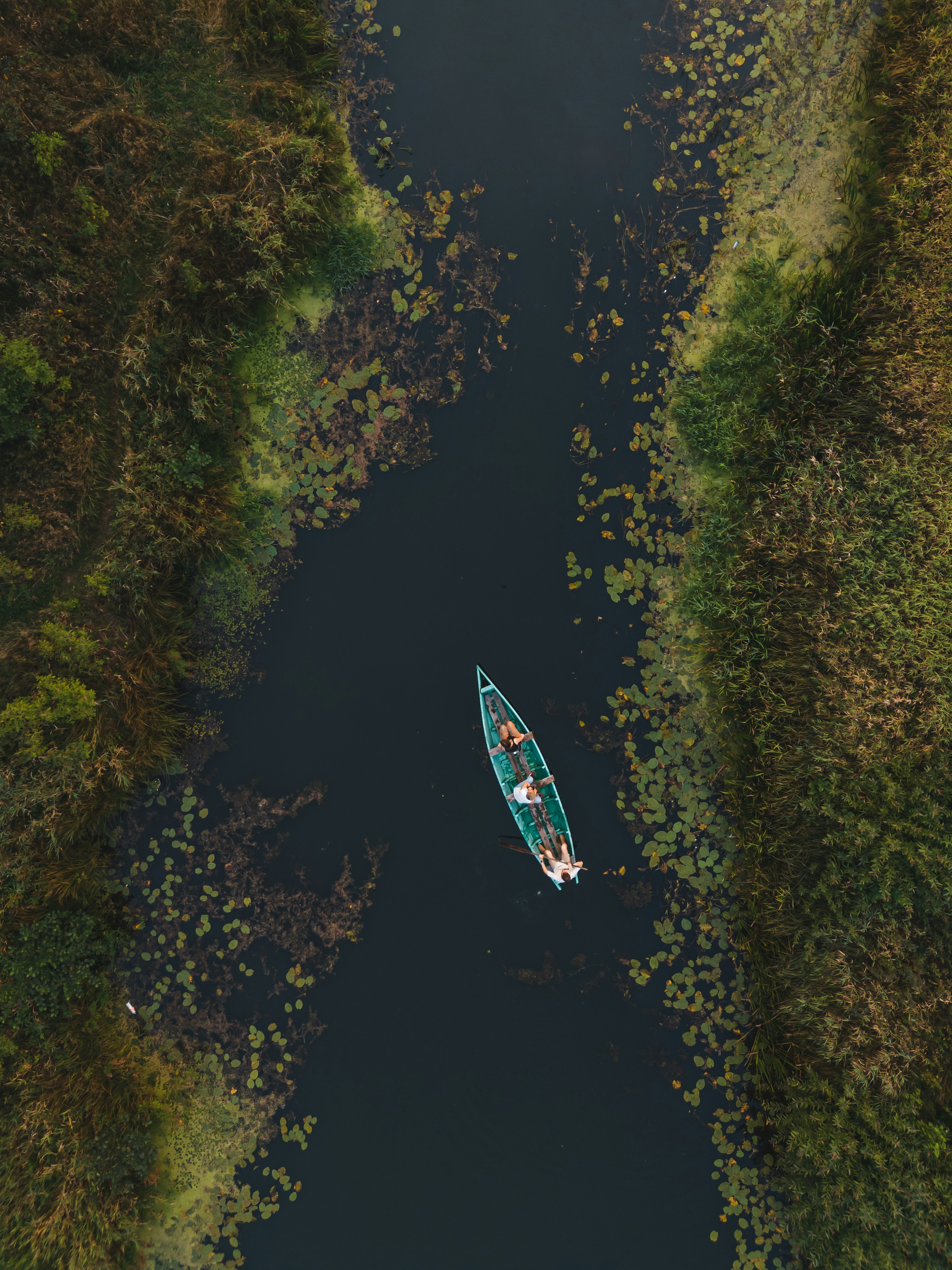 Ein Boot auf dem Wasser