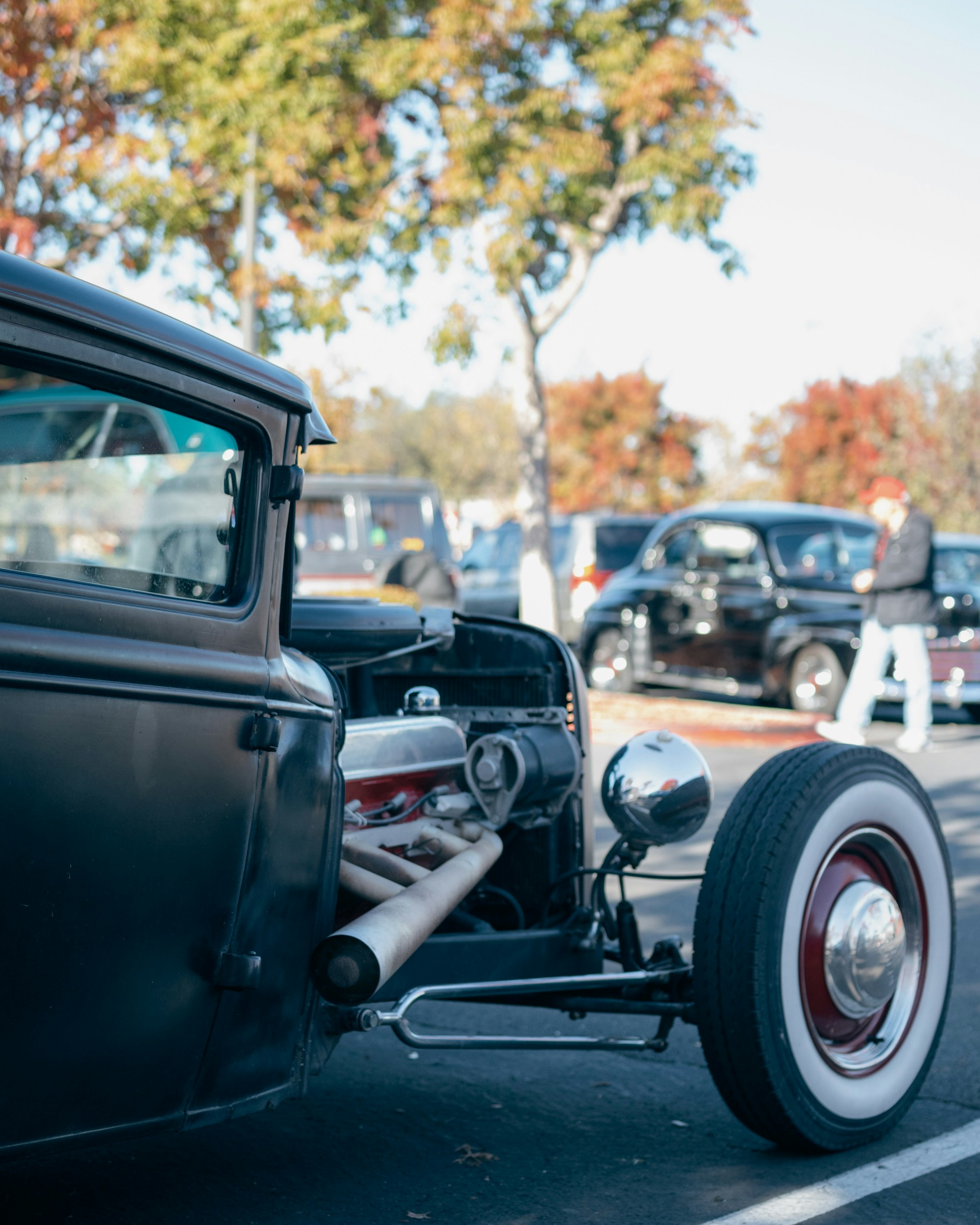 サイドカー付きの車