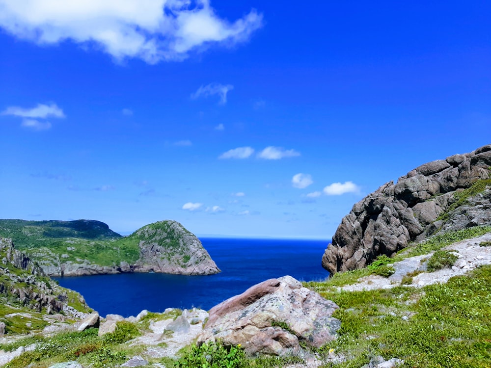 a rocky coast line