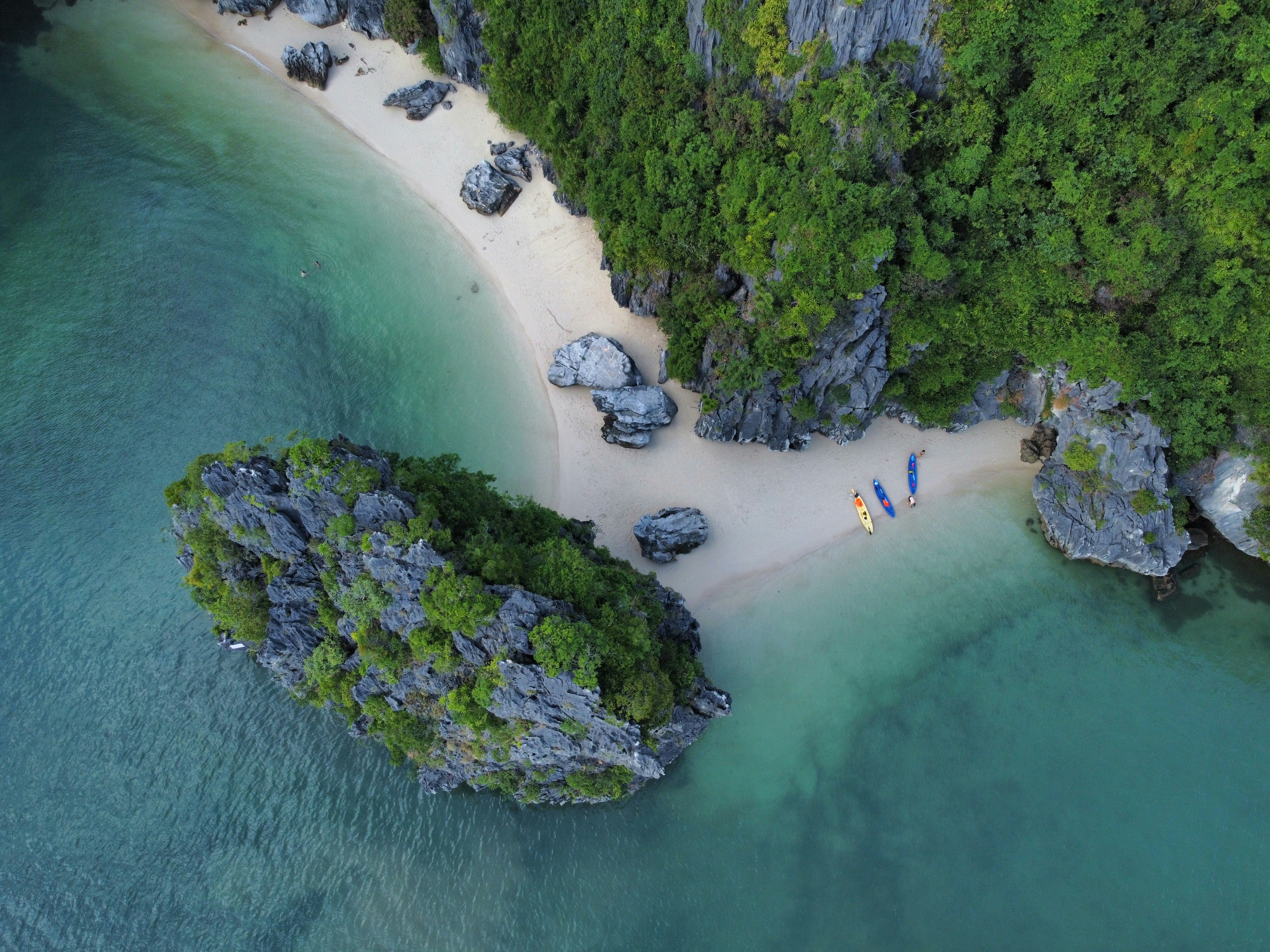 10 Adventure Travel Ideas for Stunning Hidden Beaches Worldwide
