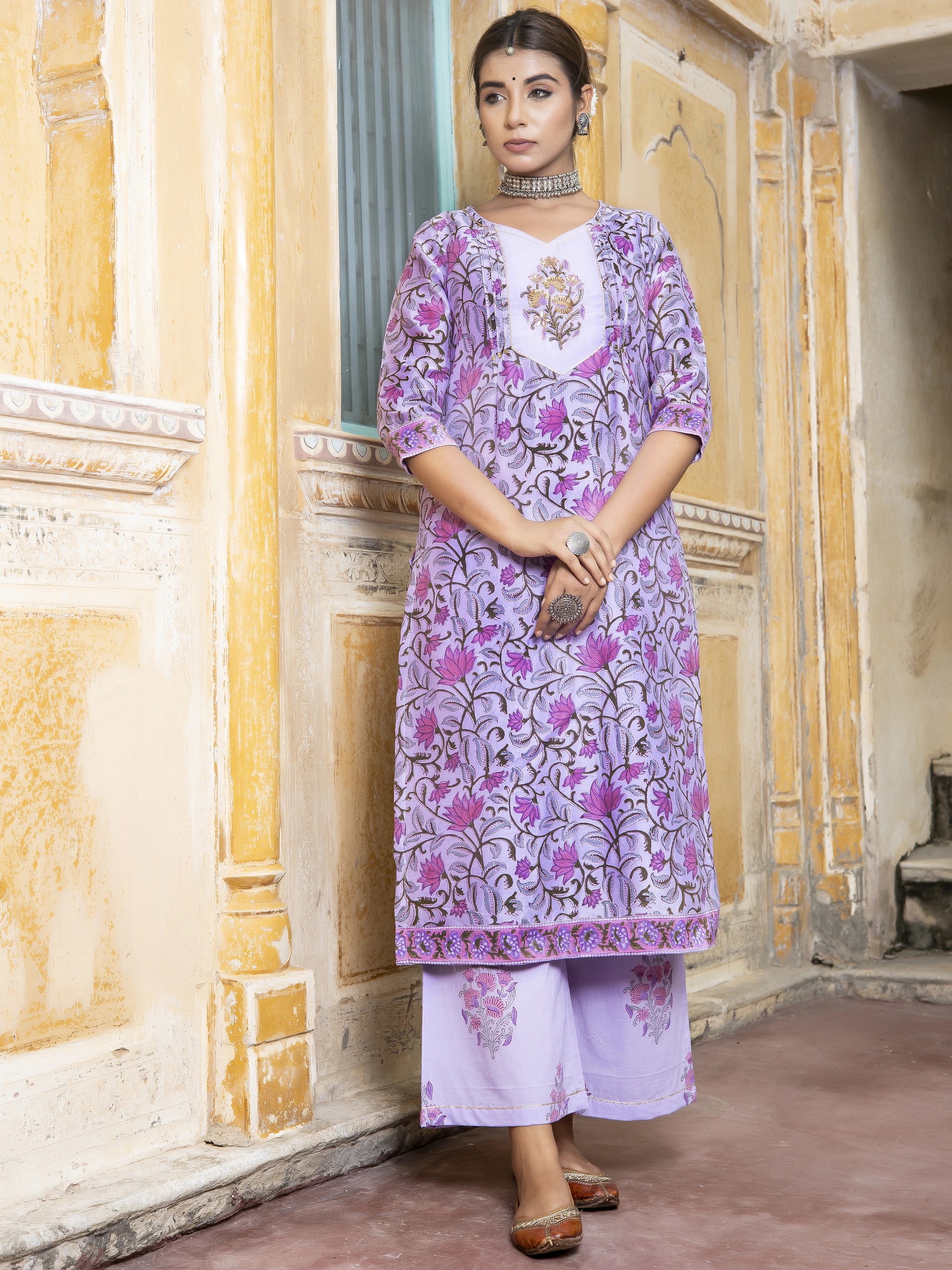 gray computer monitor