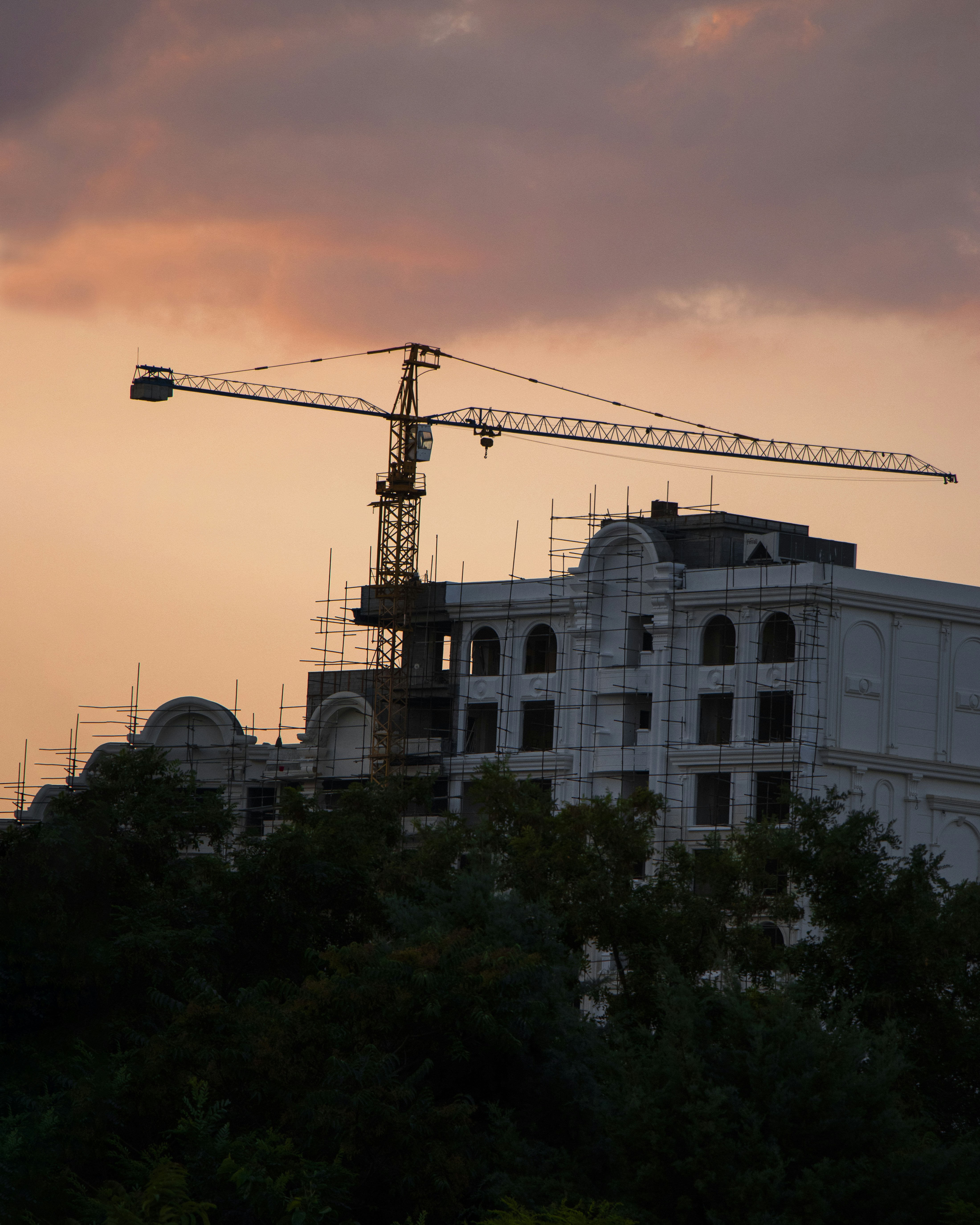 A crane next to a building photo – Free Tabriz Image on Unsplash