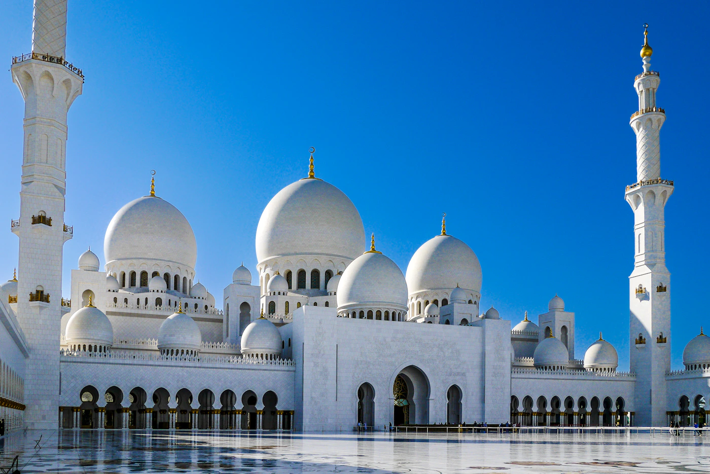 Sheikh Zayed Grand Mosque courtyard