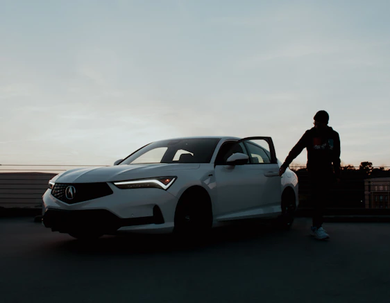 Mobile locksmith technician unlocking a car door at sunset in Dallas.