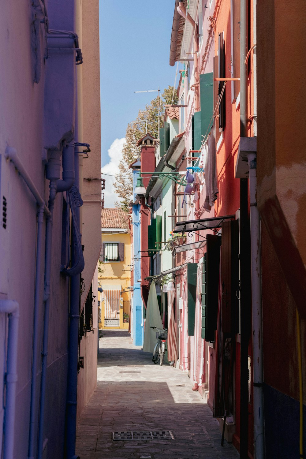 a narrow alley between buildings