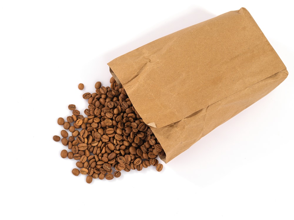 una caja de granos de café