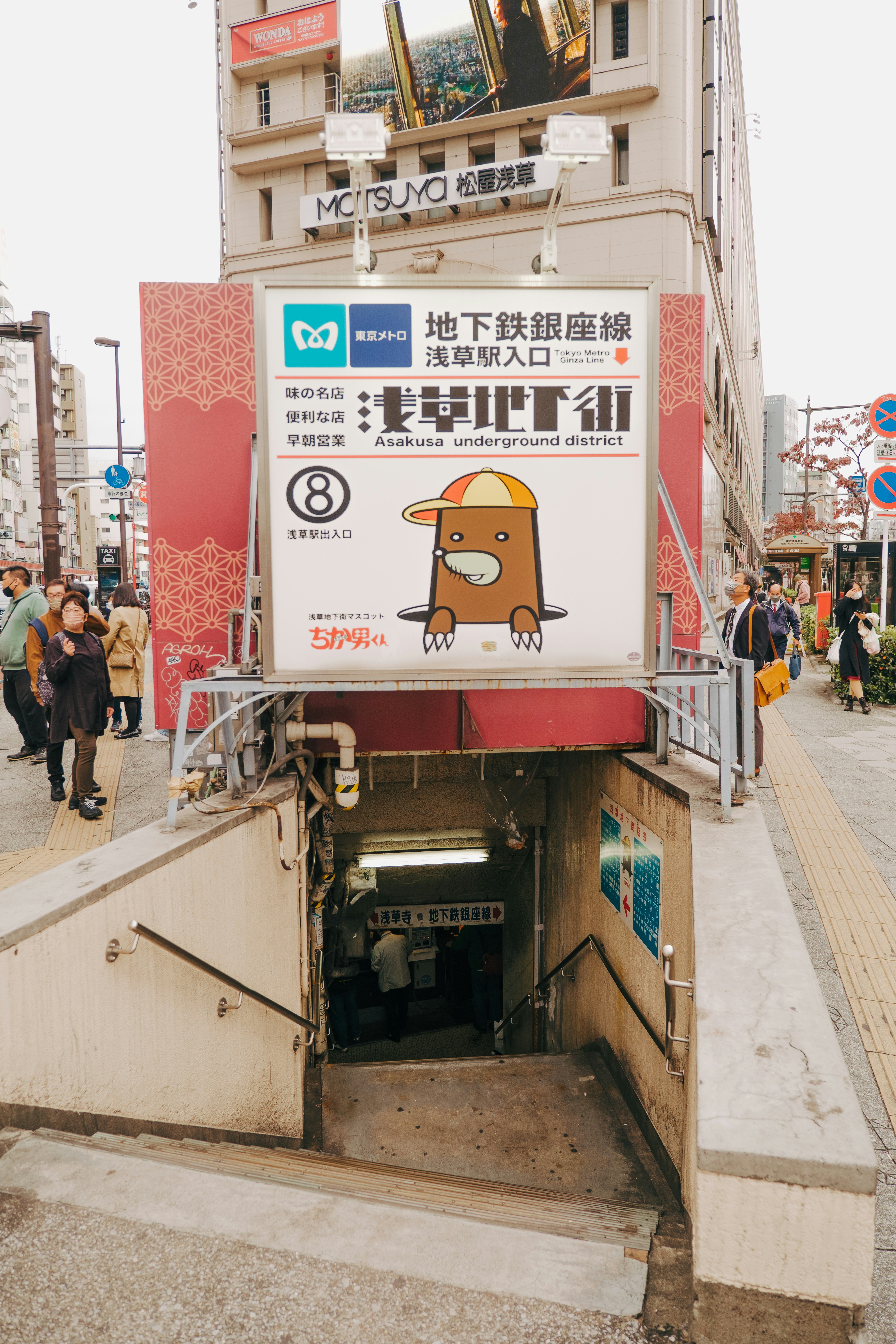A sign on a building photo – Free Japan Image on Unsplash