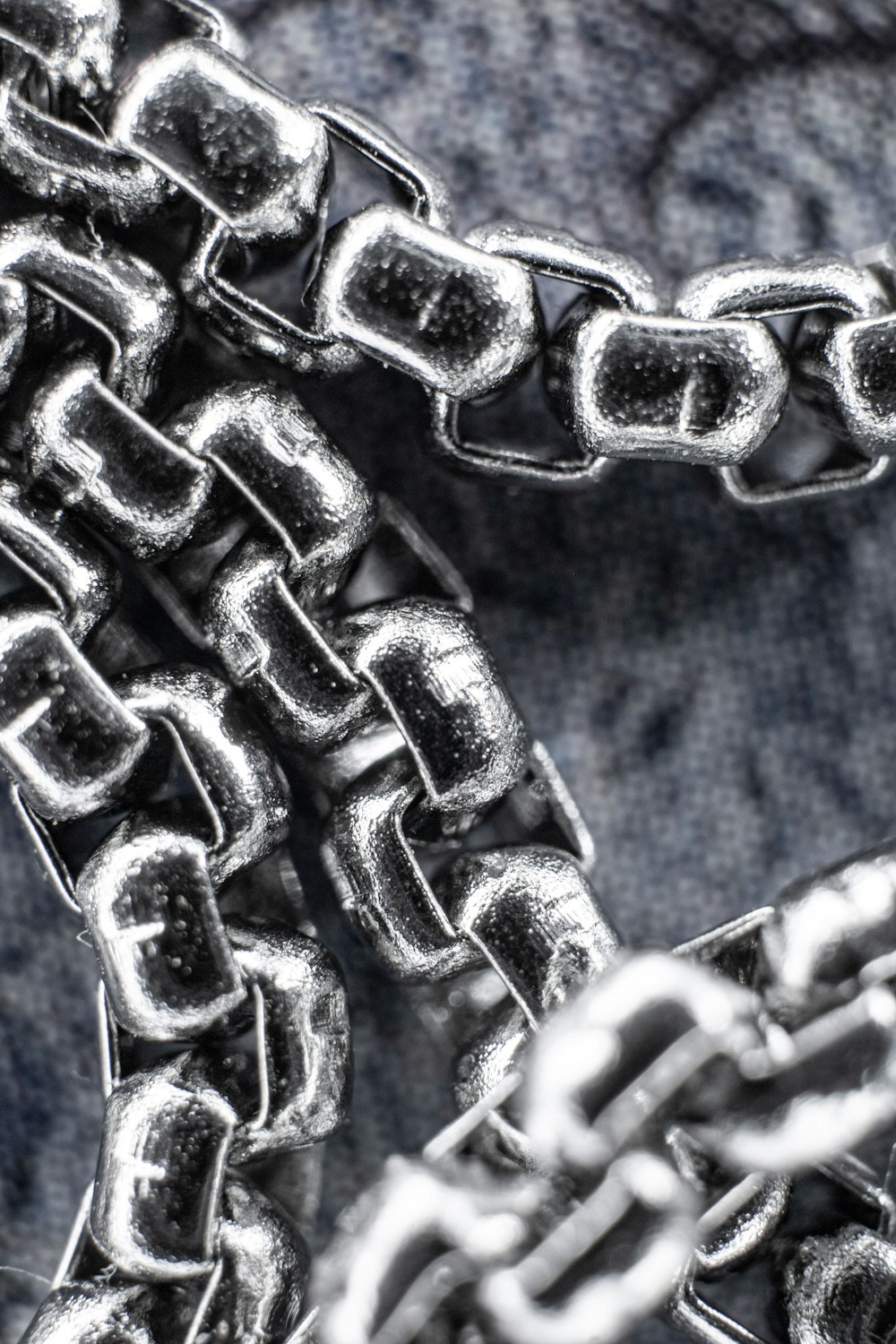 a close-up of some chain