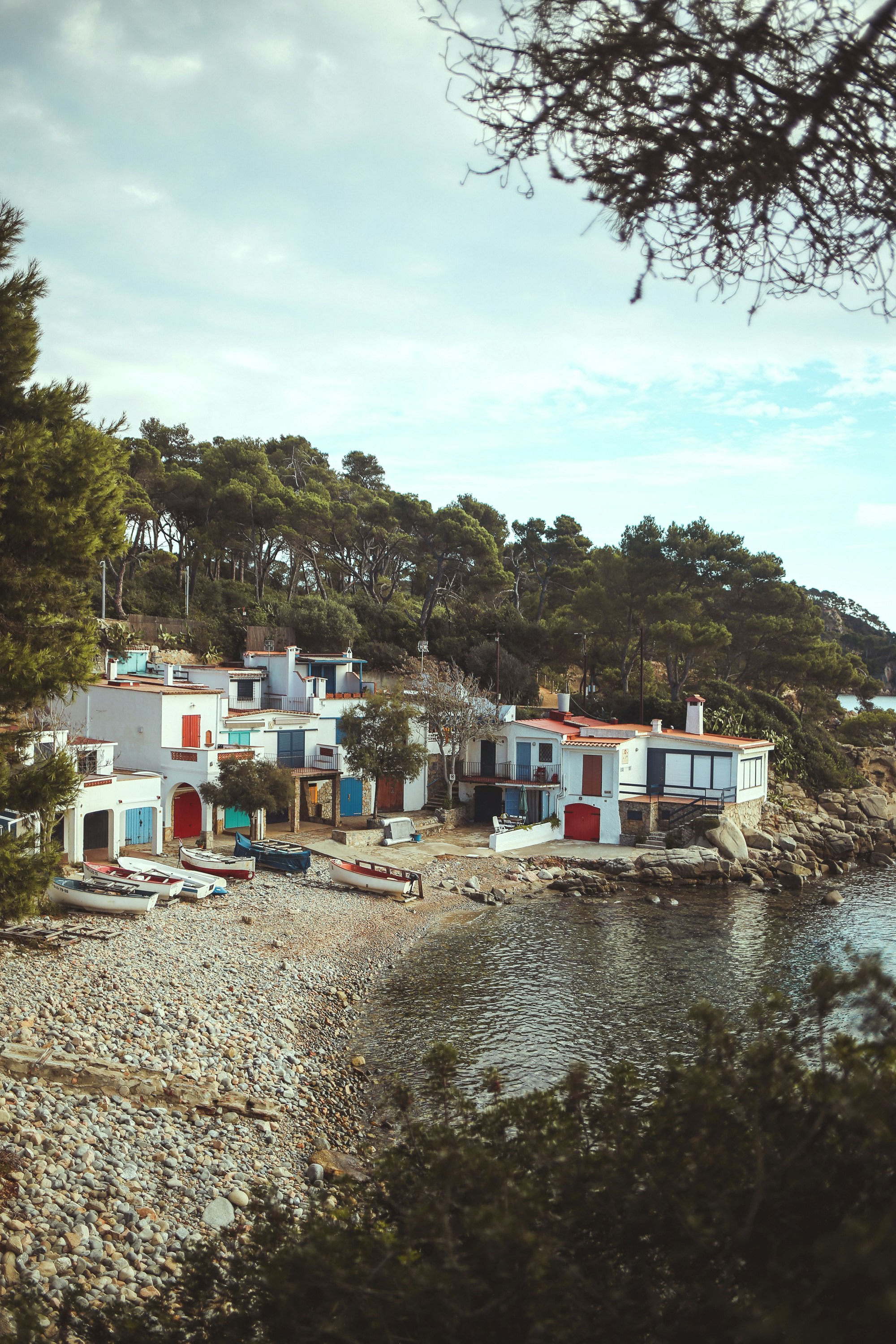 a row of houses next to a river