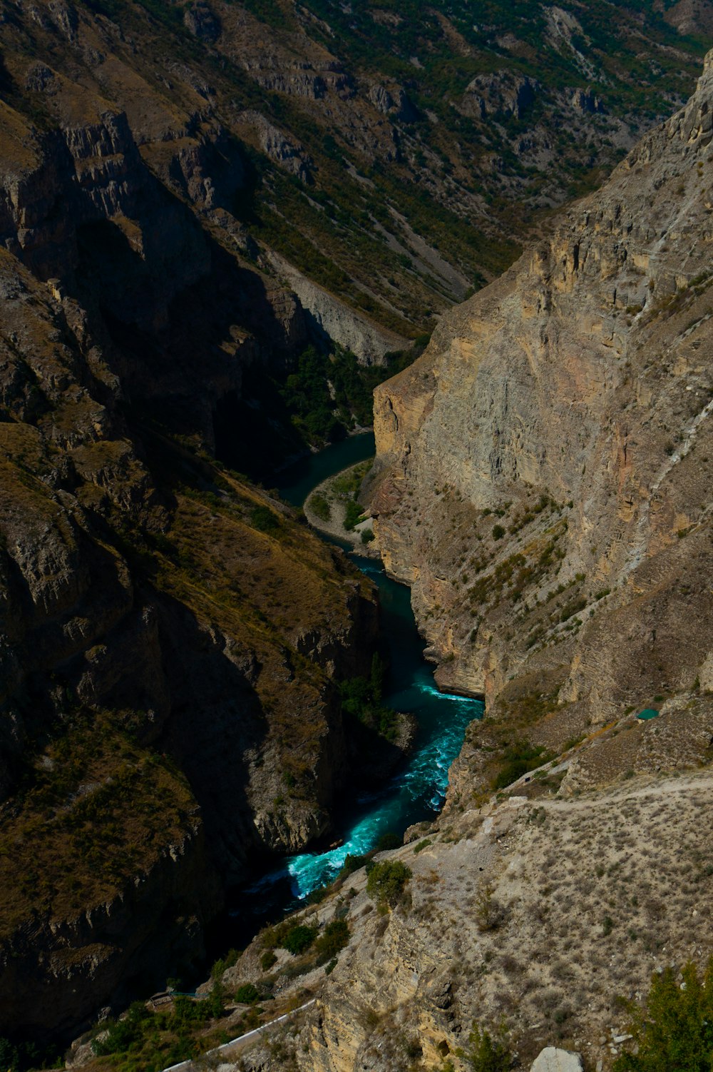 a river running through a canyon