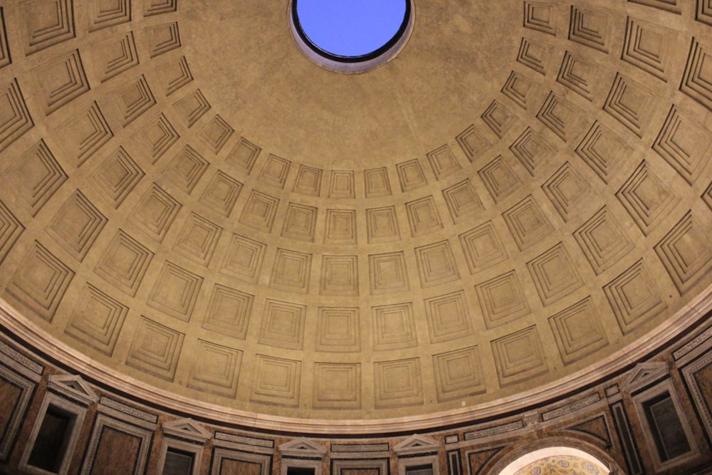 a circular ceiling with a blue circle