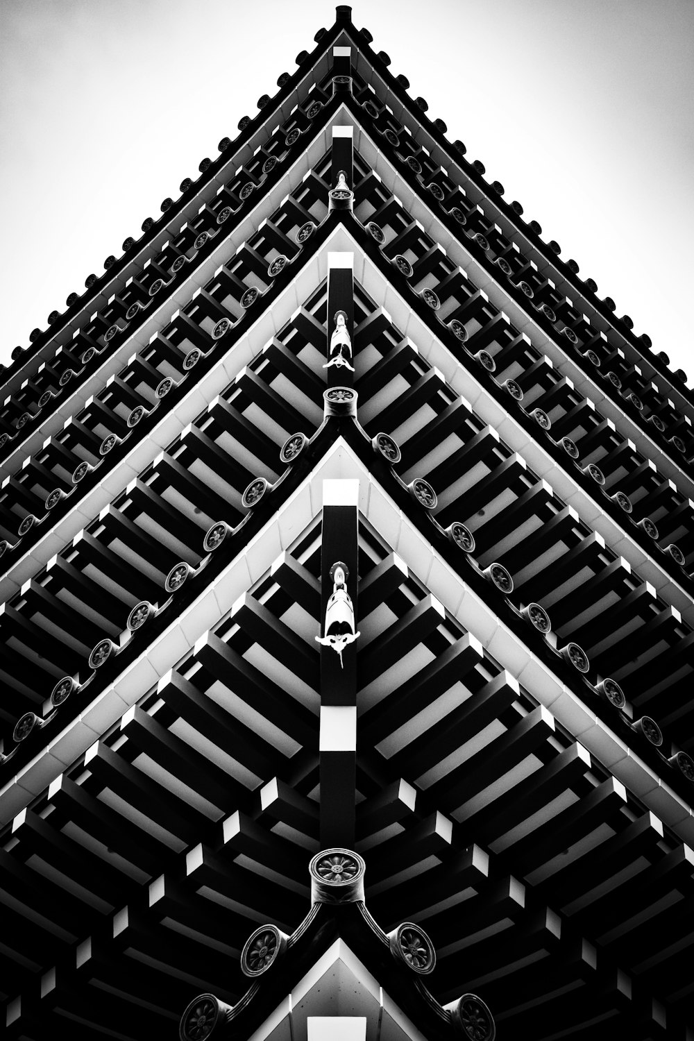 a black and white photo of a building