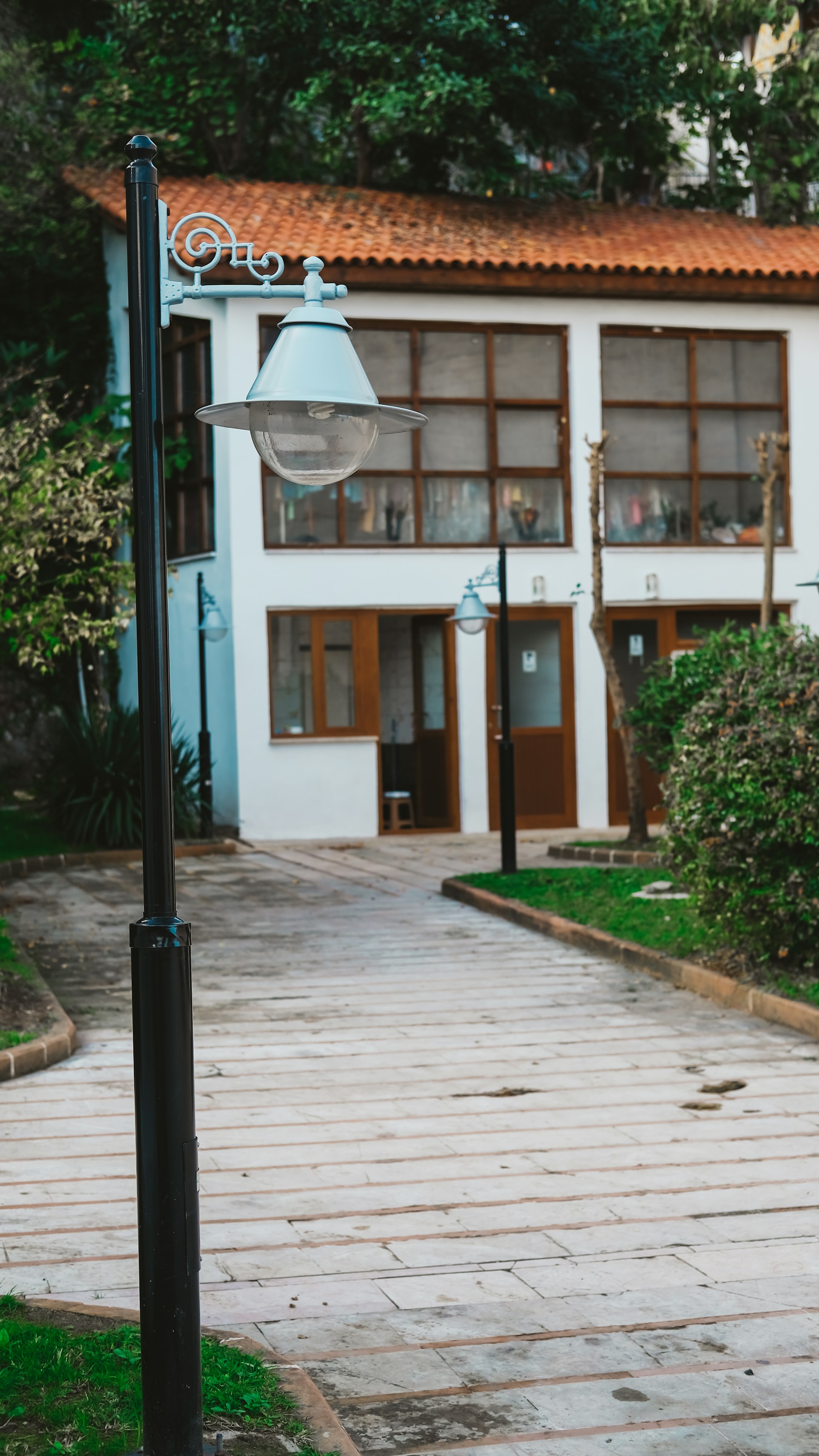 gray computer monitor