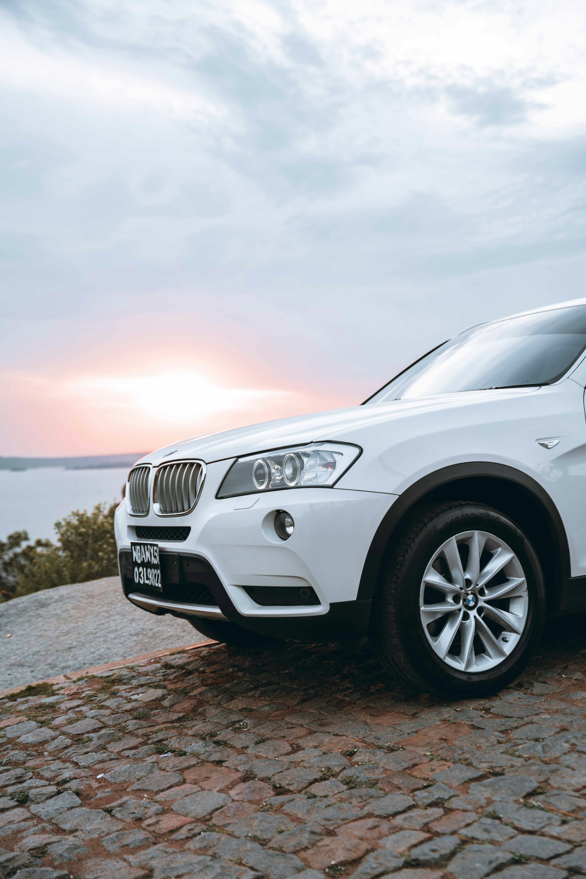 gray computer monitor